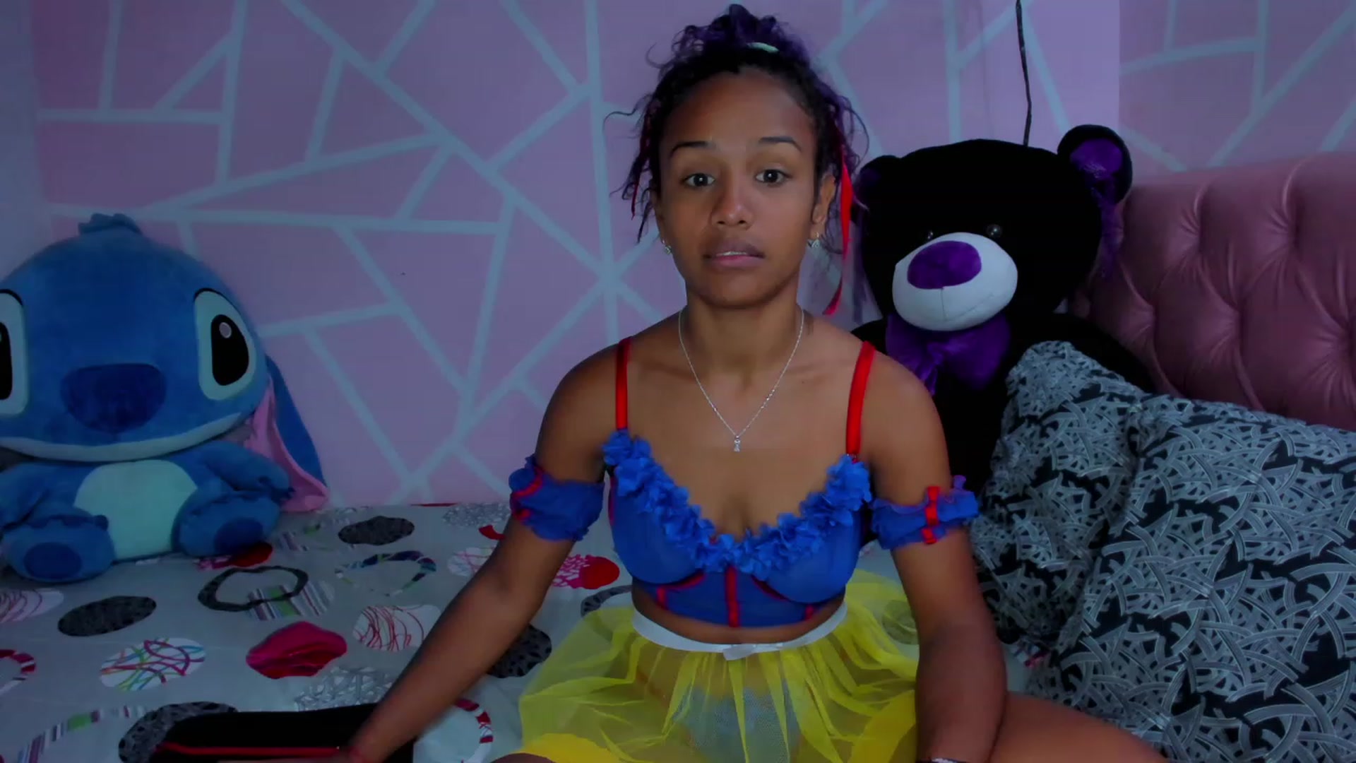 Gallery image thumbnail from Violet_Fit's myfreecams stream on, 05/13/2023, 12:47 image 12 of 20