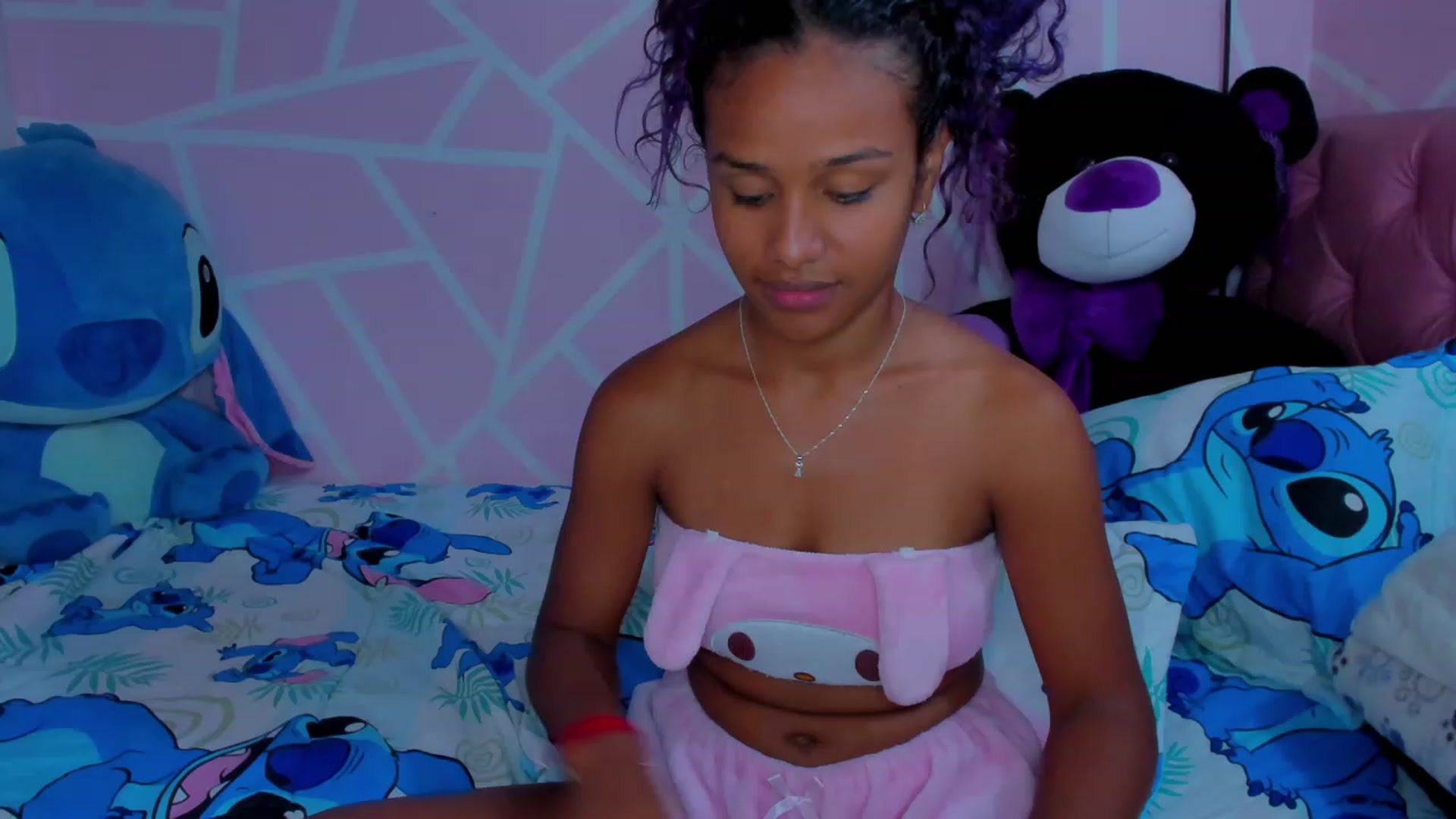 Gallery image thumbnail from Violet_Fit's myfreecams stream on, 05/19/2023, 15:46 image 15 of 20