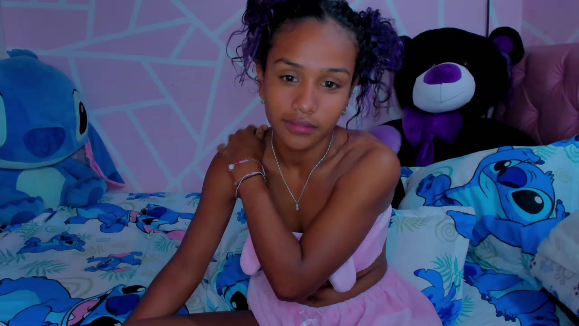 Gallery image thumbnail from Violet_Fit's myfreecams stream on, 05/19/2023, 15:46 image 14 of 20