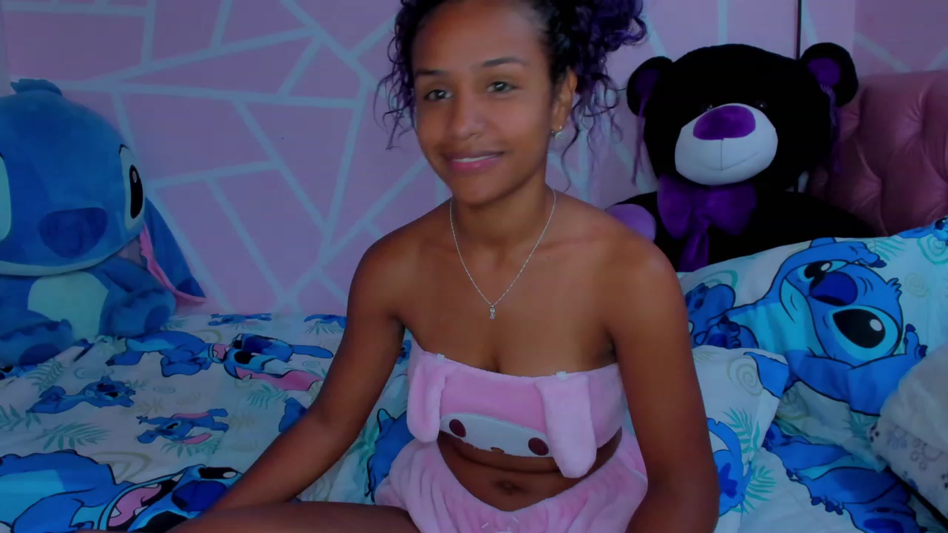 Gallery image thumbnail from Violet_Fit's myfreecams stream on, 05/19/2023, 15:46 image 2 of 20