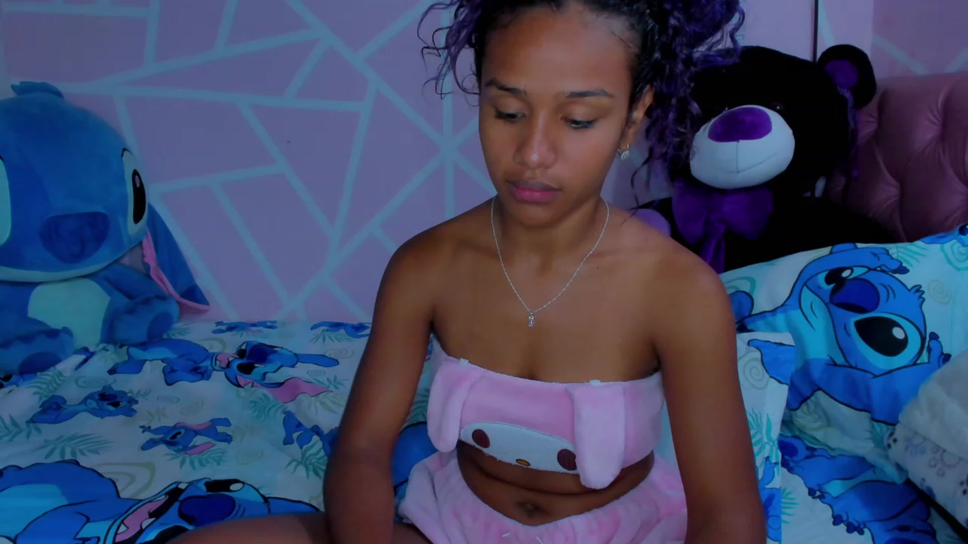 Gallery image thumbnail from Violet_Fit's myfreecams stream on, 05/19/2023, 15:46 image 6 of 20
