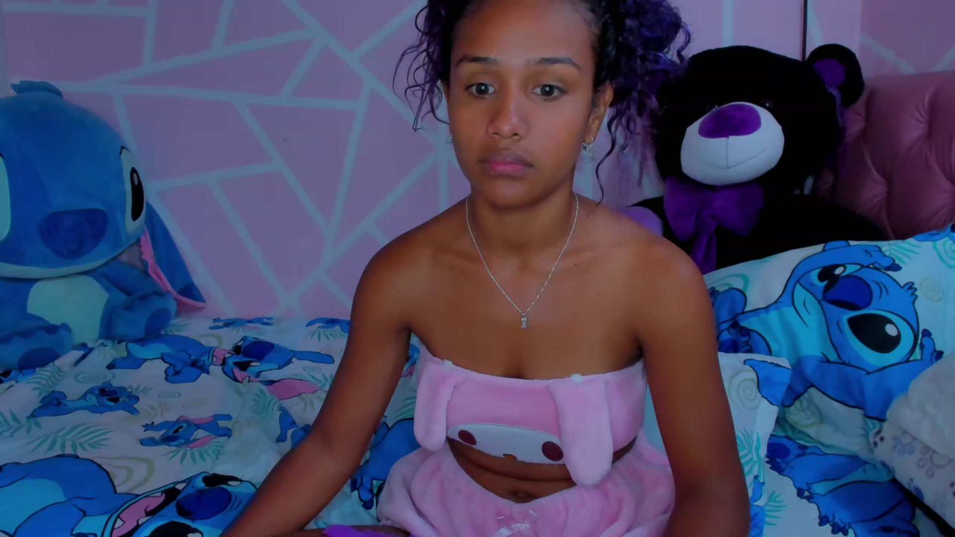 Gallery image thumbnail from Violet_Fit's myfreecams stream on, 05/19/2023, 15:46 image 18 of 20