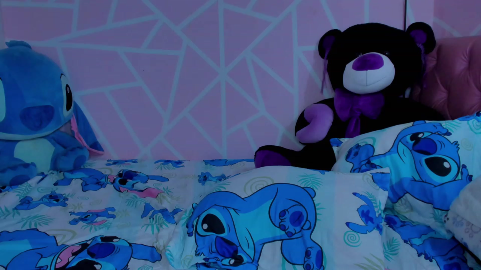 Gallery image thumbnail from Violet_Fit's myfreecams stream on, 05/19/2023, 15:46 image 3 of 20