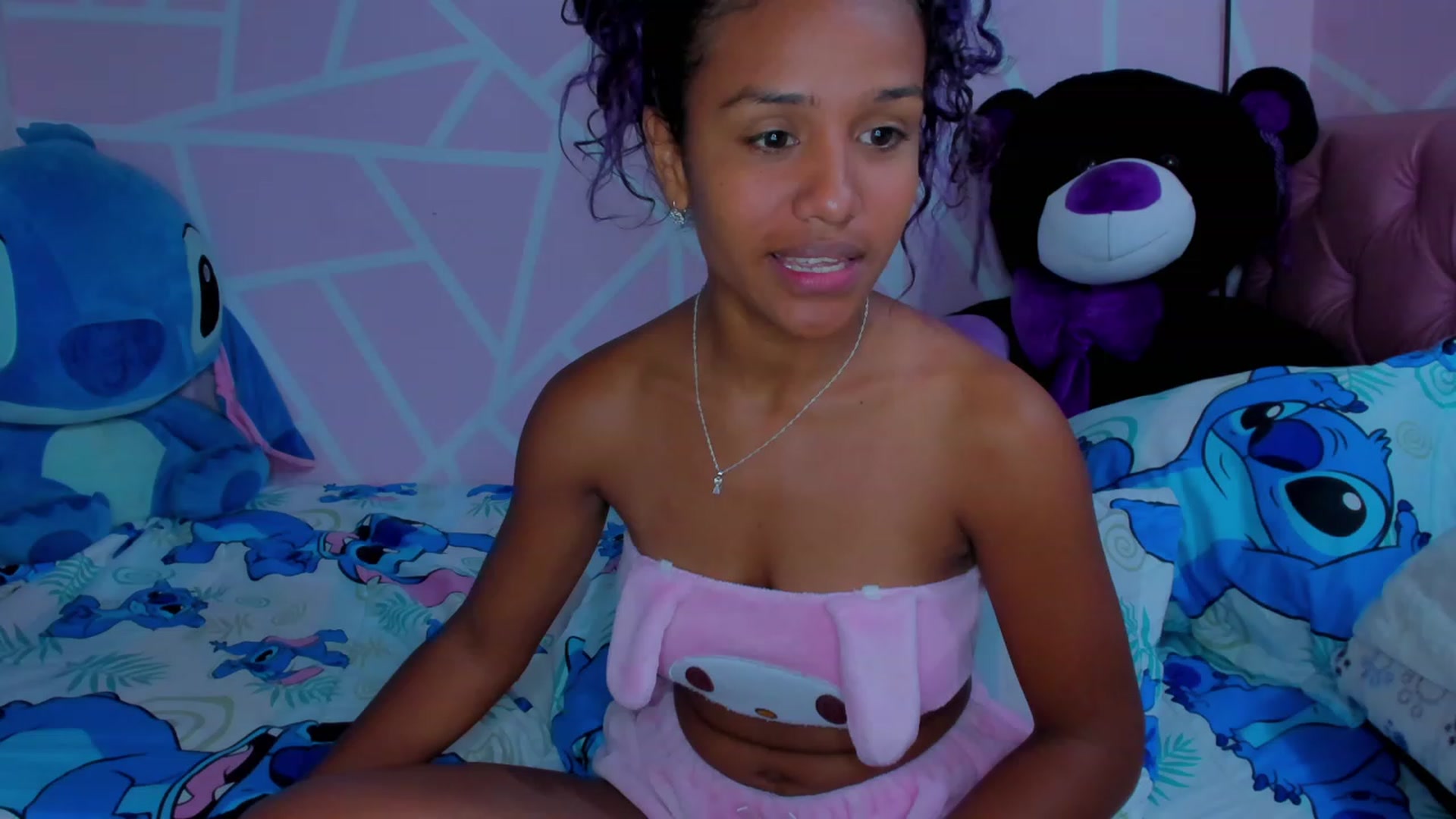 Gallery image thumbnail from Violet_Fit's myfreecams stream on, 05/19/2023, 15:46 image 4 of 20