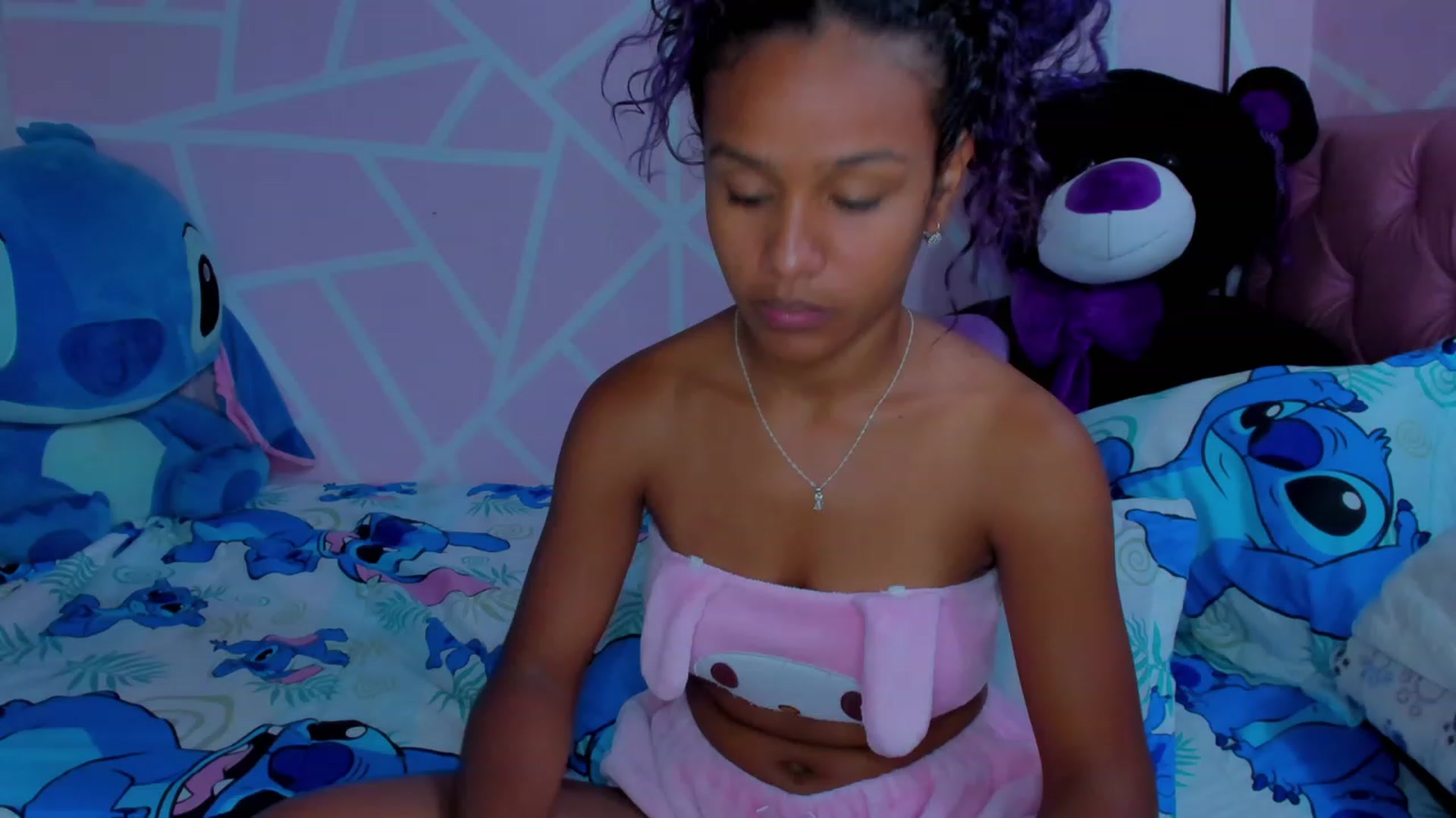 Gallery image thumbnail from Violet_Fit's myfreecams stream on, 05/19/2023, 15:46 image 7 of 20