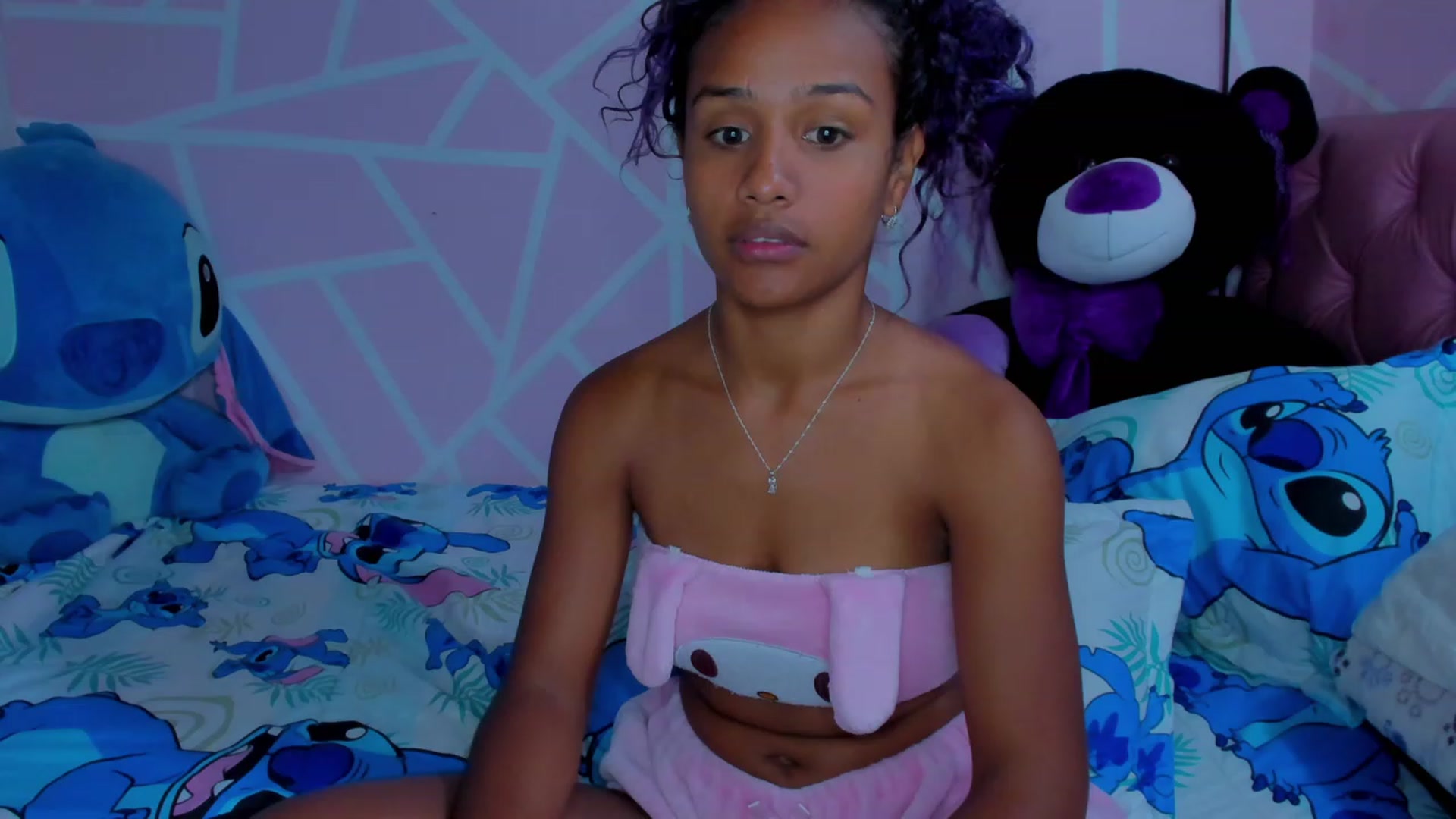 Gallery image thumbnail from Violet_Fit's myfreecams stream on, 05/19/2023, 15:46 image 8 of 20