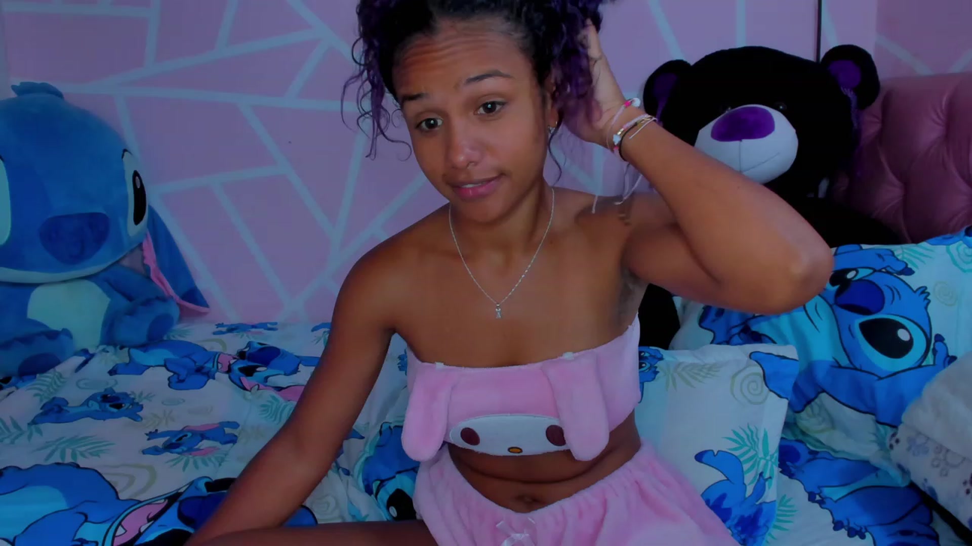 Gallery image thumbnail from Violet_Fit's myfreecams stream on, 05/19/2023, 15:46 image 13 of 20