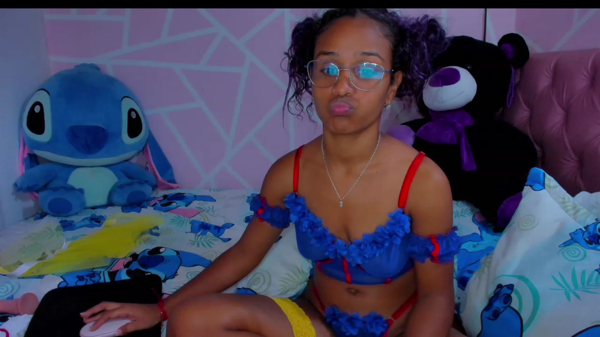 Gallery image thumbnail from Violet_Fit's myfreecams stream on, 05/20/2023, 15:28 image 8 of 20