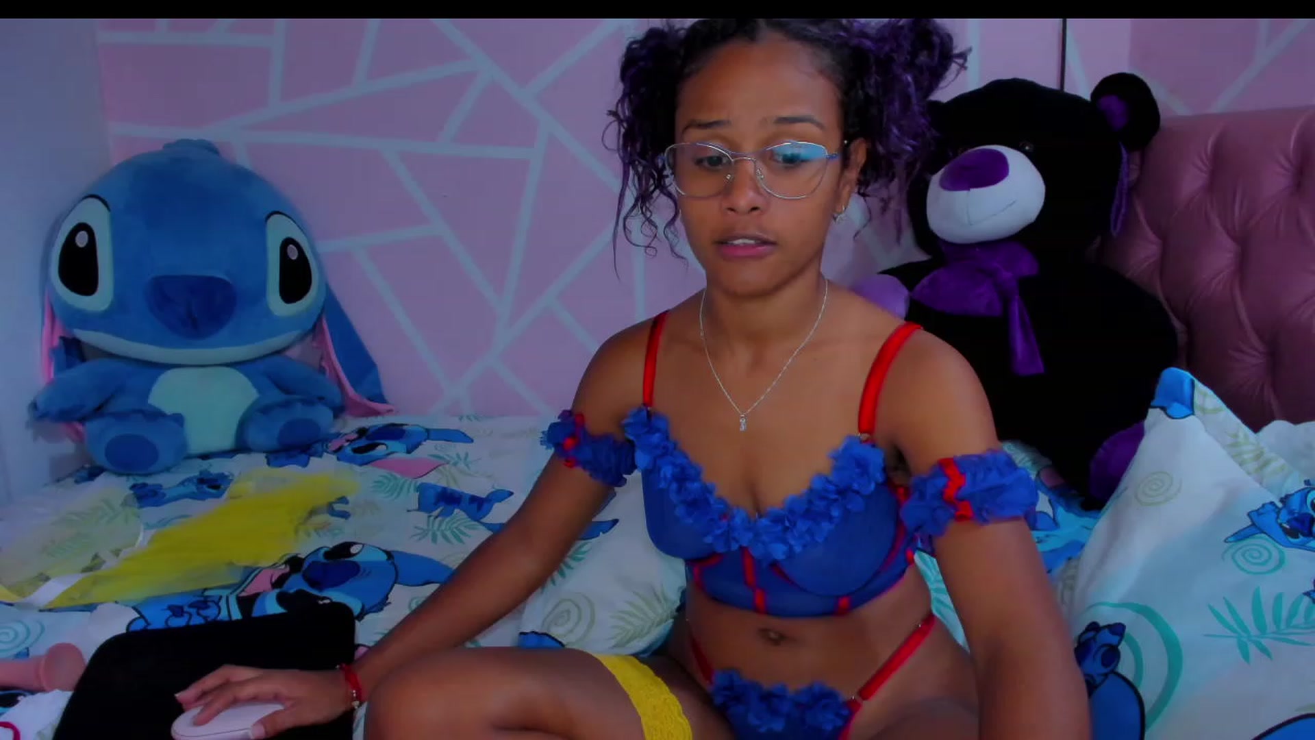 Gallery image thumbnail from Violet_Fit's myfreecams stream on, 05/20/2023, 15:28 image 5 of 20