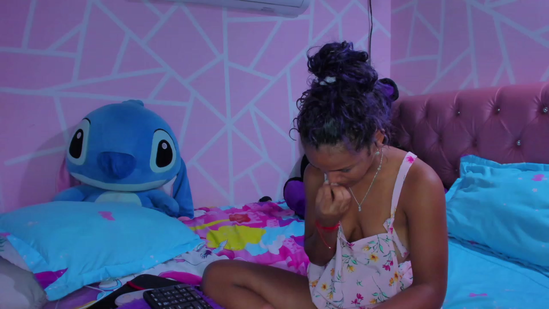 Gallery image thumbnail from Violet_Fit's myfreecams stream on, 05/22/2023, 13:46 image 16 of 20