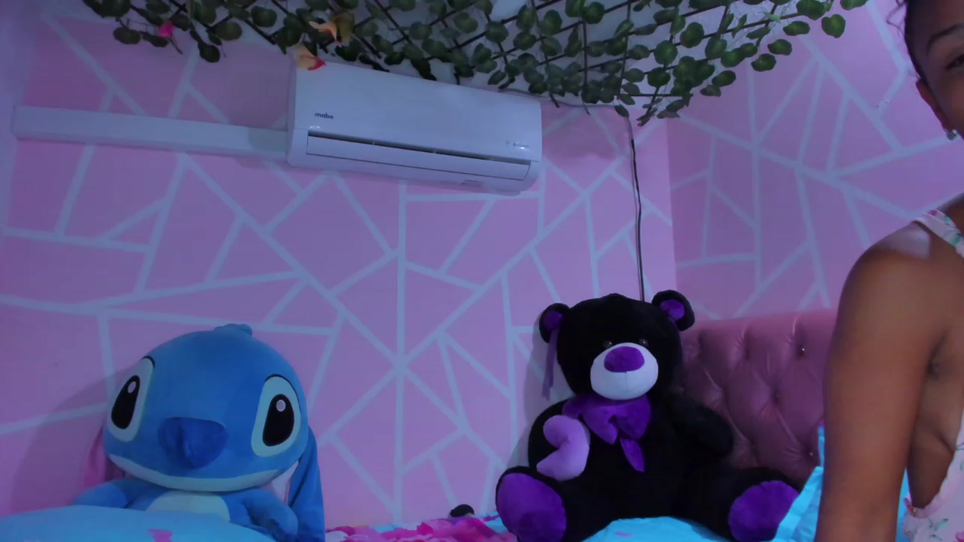 Gallery image thumbnail from Violet_Fit's myfreecams stream on, 05/22/2023, 13:46 image 6 of 20