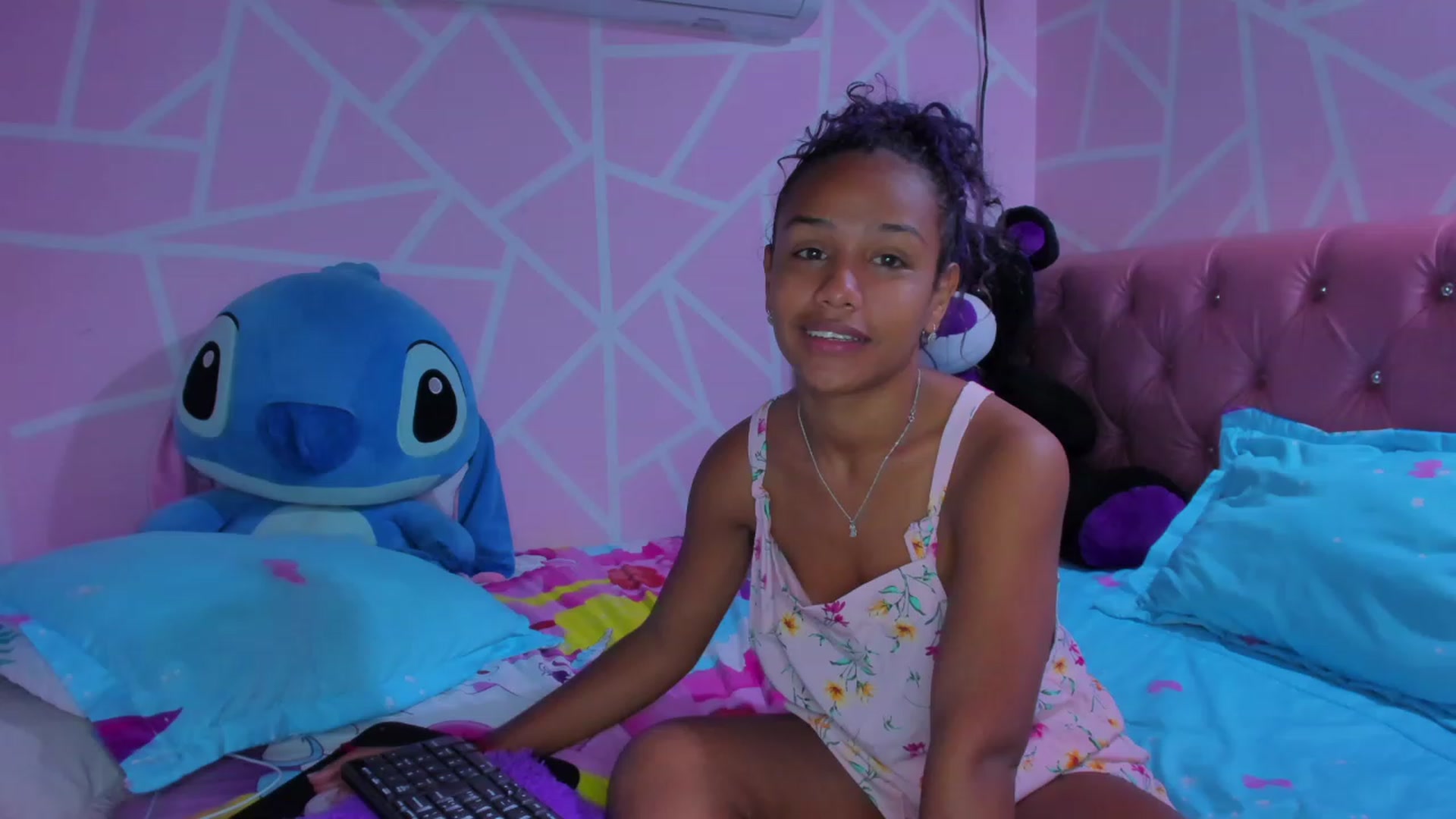 Gallery image thumbnail from Violet_Fit's myfreecams stream on, 05/22/2023, 13:46 image 8 of 20