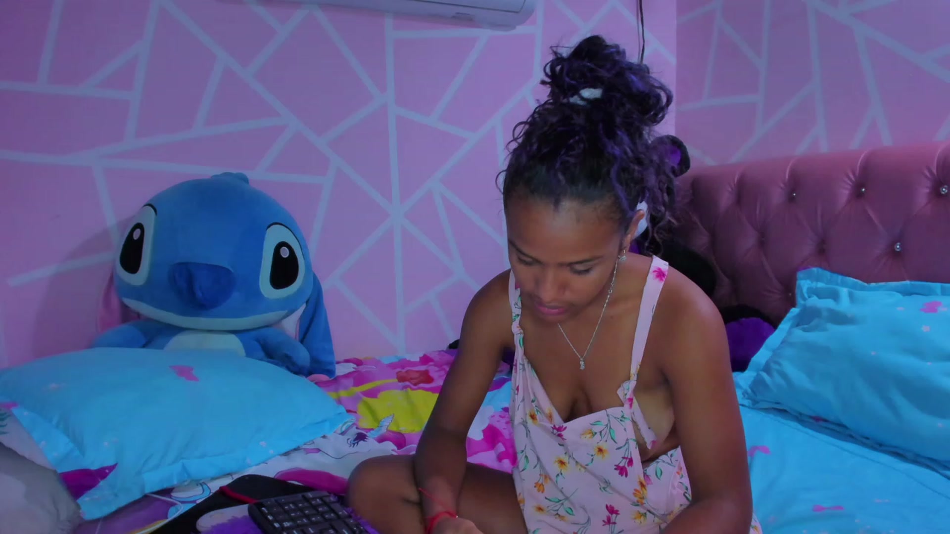 Gallery image thumbnail from Violet_Fit's myfreecams stream on, 05/22/2023, 13:46 image 15 of 20