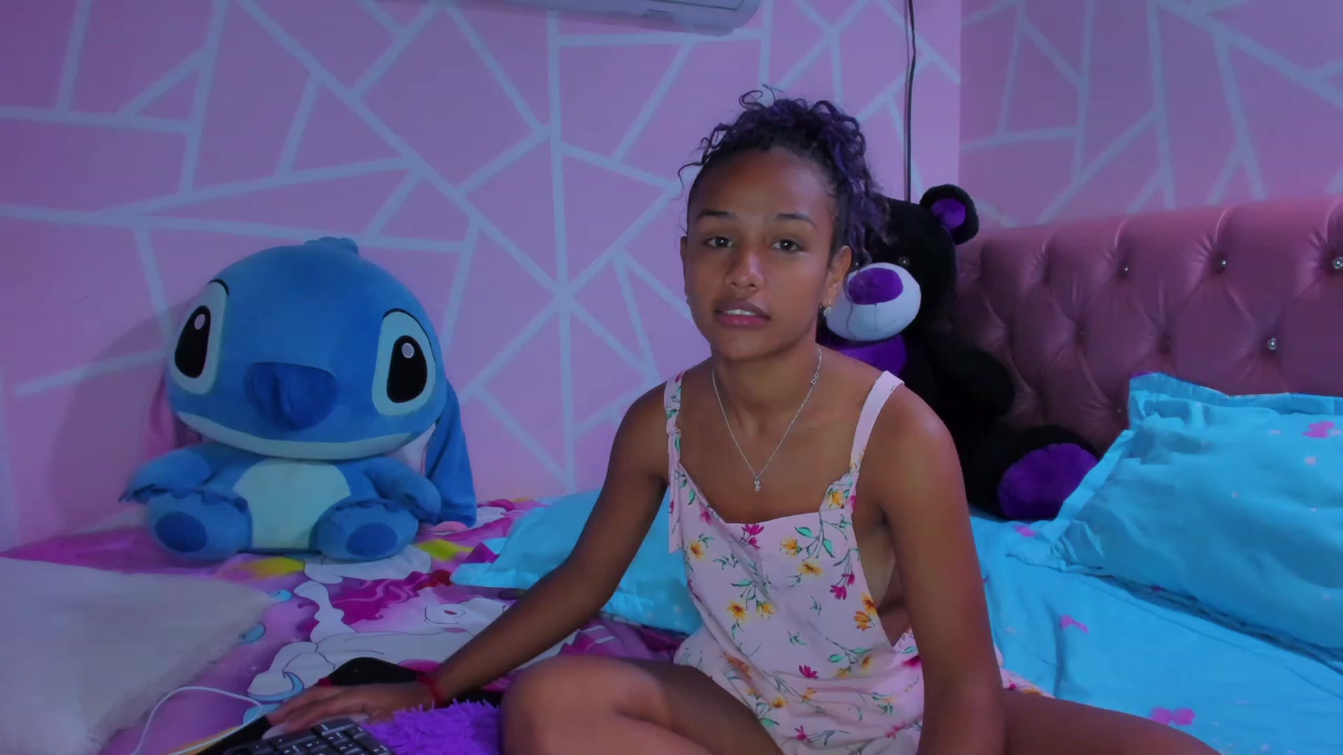 Gallery image thumbnail from Violet_Fit's myfreecams stream on, 05/22/2023, 13:46 image 19 of 20