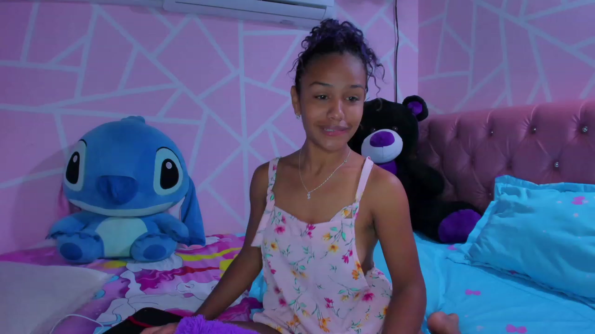 Gallery image thumbnail from Violet_Fit's myfreecams stream on, 05/22/2023, 13:46 image 2 of 20