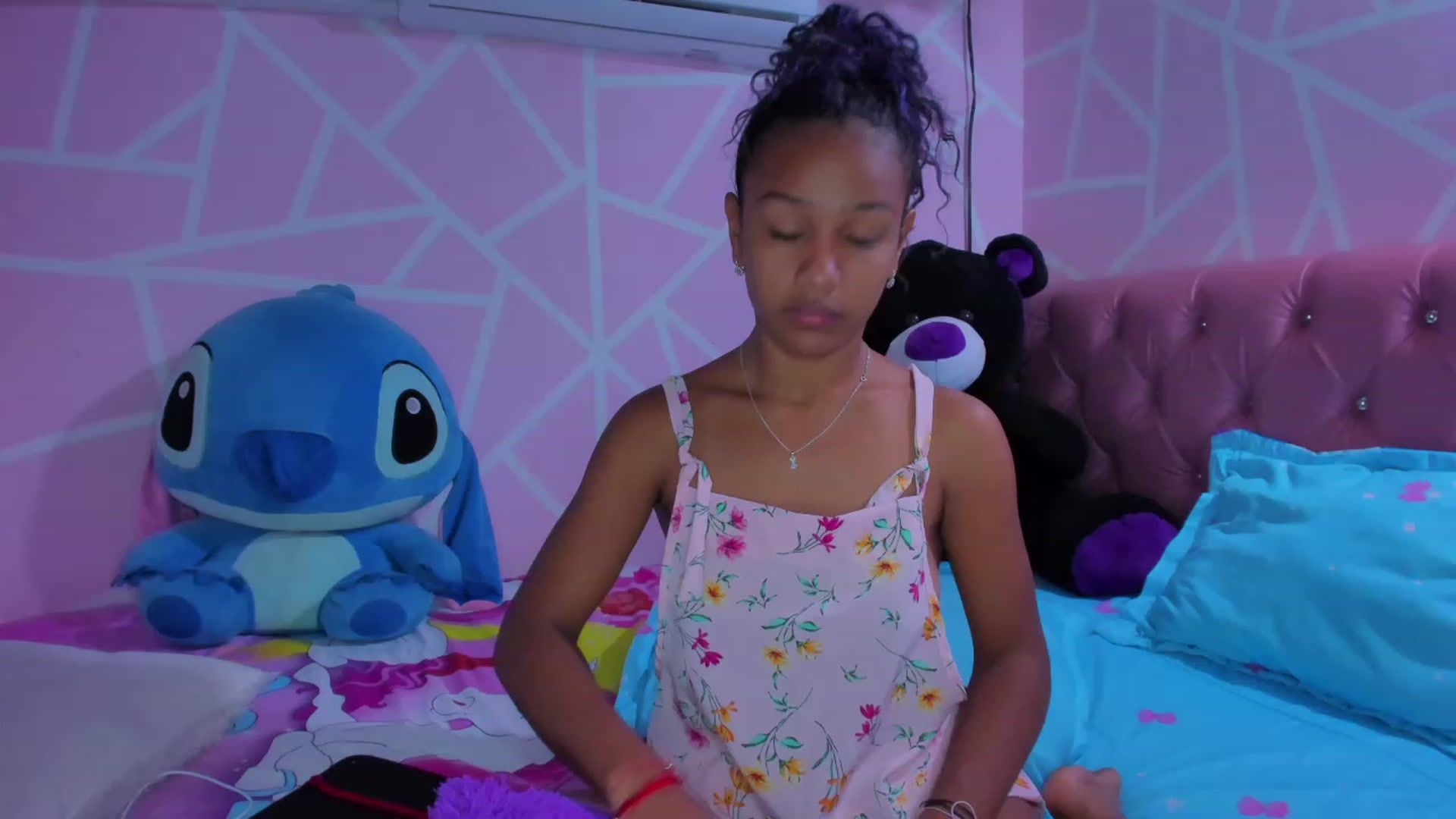 Gallery image thumbnail from Violet_Fit's myfreecams stream on, 05/22/2023, 13:46 image 1 of 20