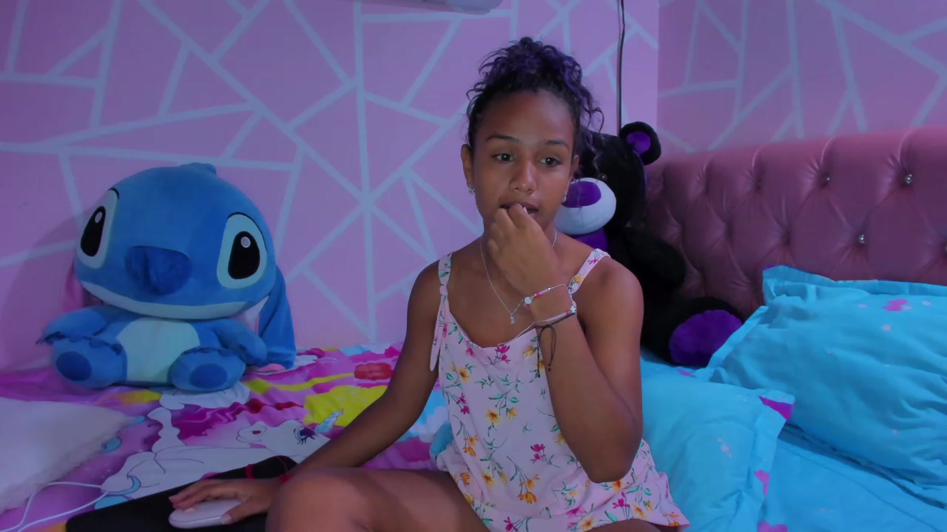 Gallery image thumbnail from Violet_Fit's myfreecams stream on, 05/22/2023, 15:09 image 16 of 20