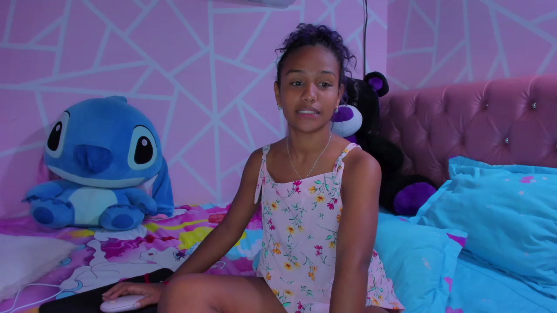 Gallery image thumbnail from Violet_Fit's myfreecams stream on, 05/22/2023, 15:09 image 19 of 20