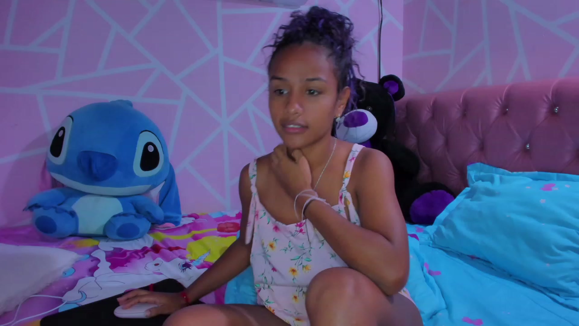 Gallery image thumbnail from Violet_Fit's myfreecams stream on, 05/22/2023, 15:09 image 4 of 20