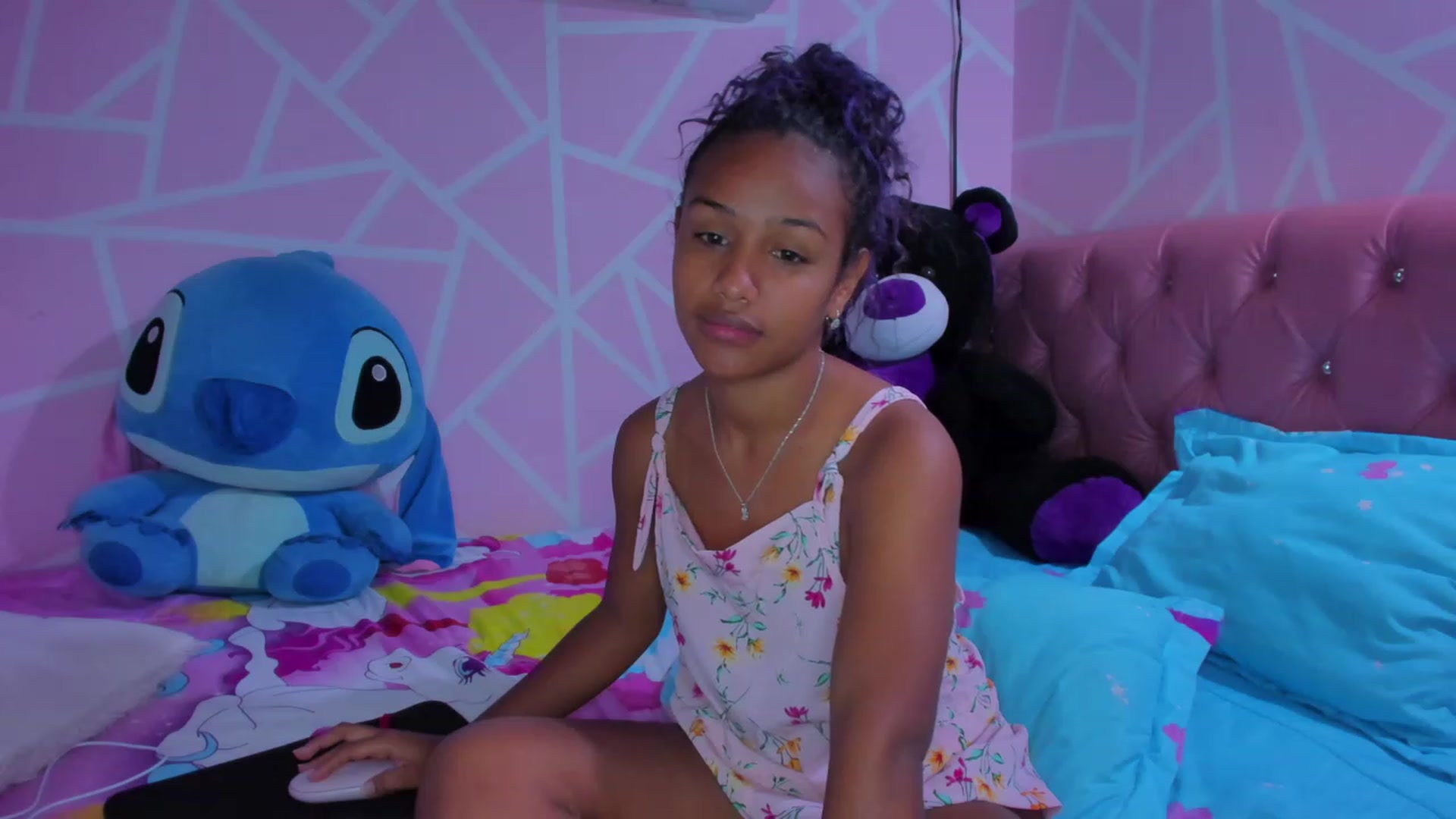 Gallery image thumbnail from Violet_Fit's myfreecams stream on, 05/22/2023, 15:09 image 11 of 20