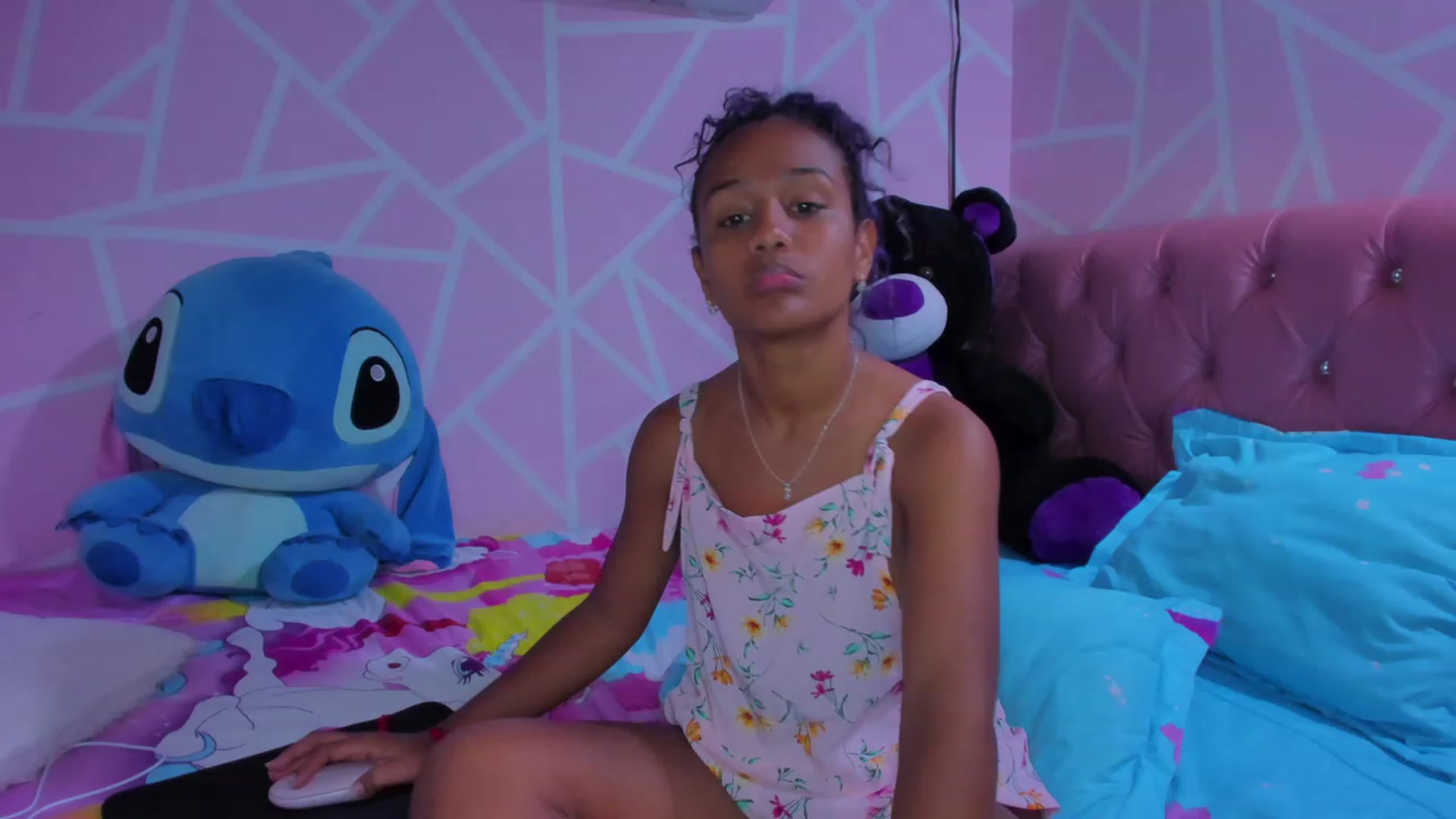 Gallery image thumbnail from Violet_Fit's myfreecams stream on, 05/22/2023, 15:09 image 14 of 20