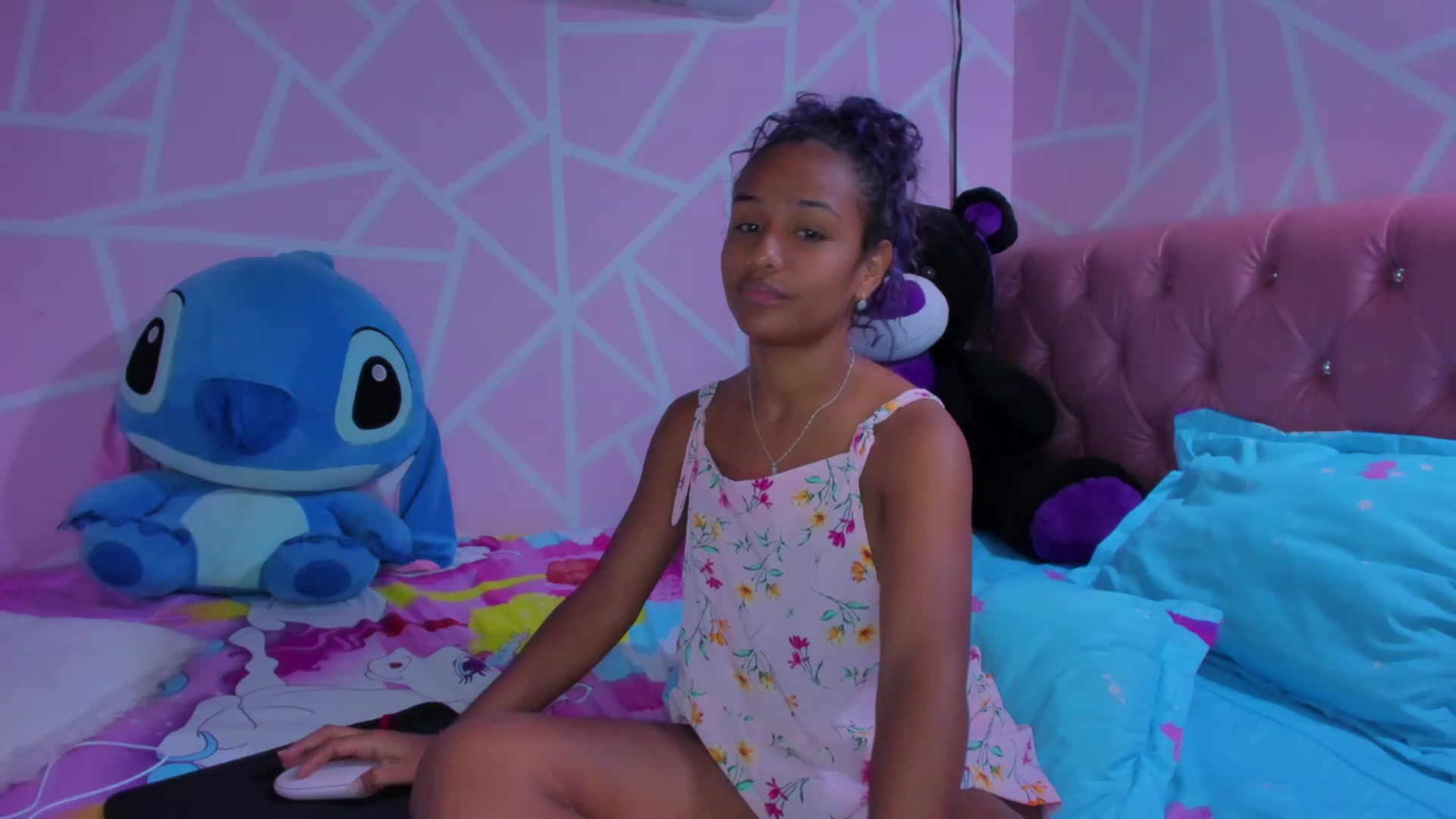Gallery image thumbnail from Violet_Fit's myfreecams stream on, 05/22/2023, 15:09 image 12 of 20