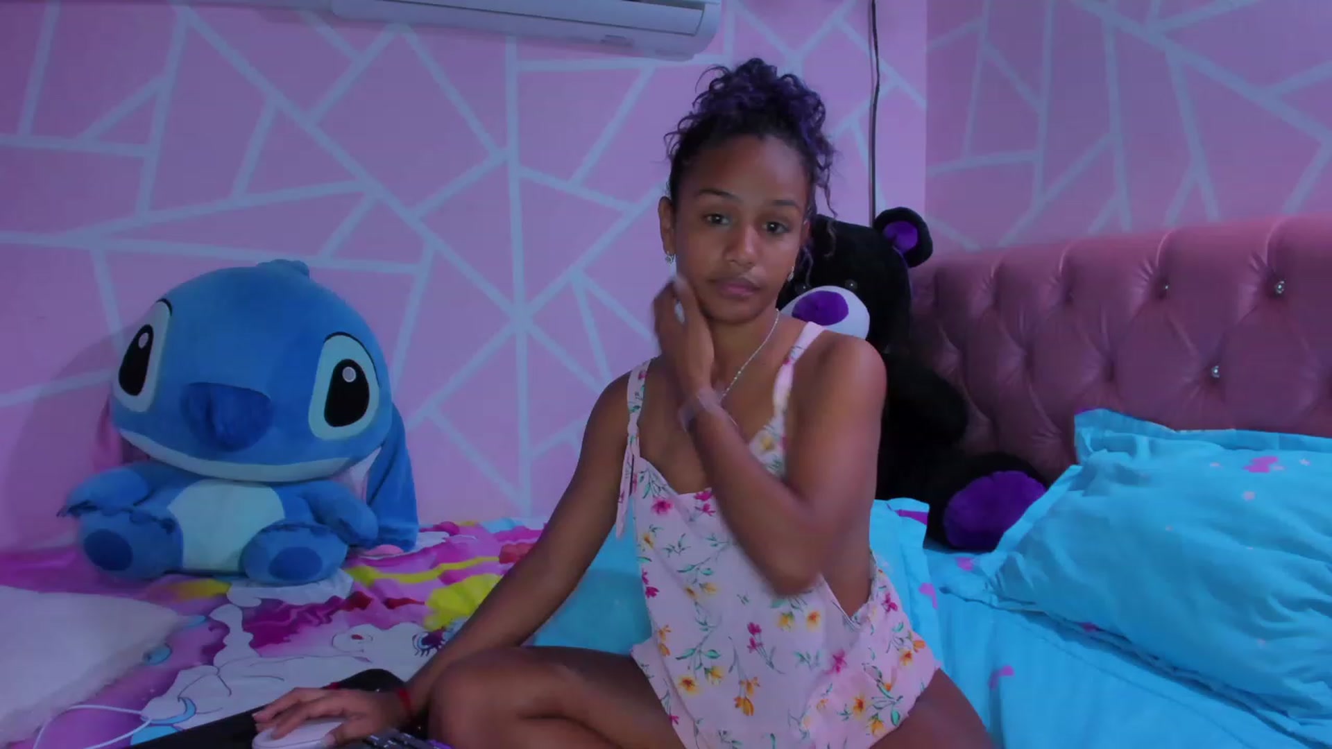 Gallery image thumbnail from Violet_Fit's myfreecams stream on, 05/22/2023, 15:09 image 1 of 20