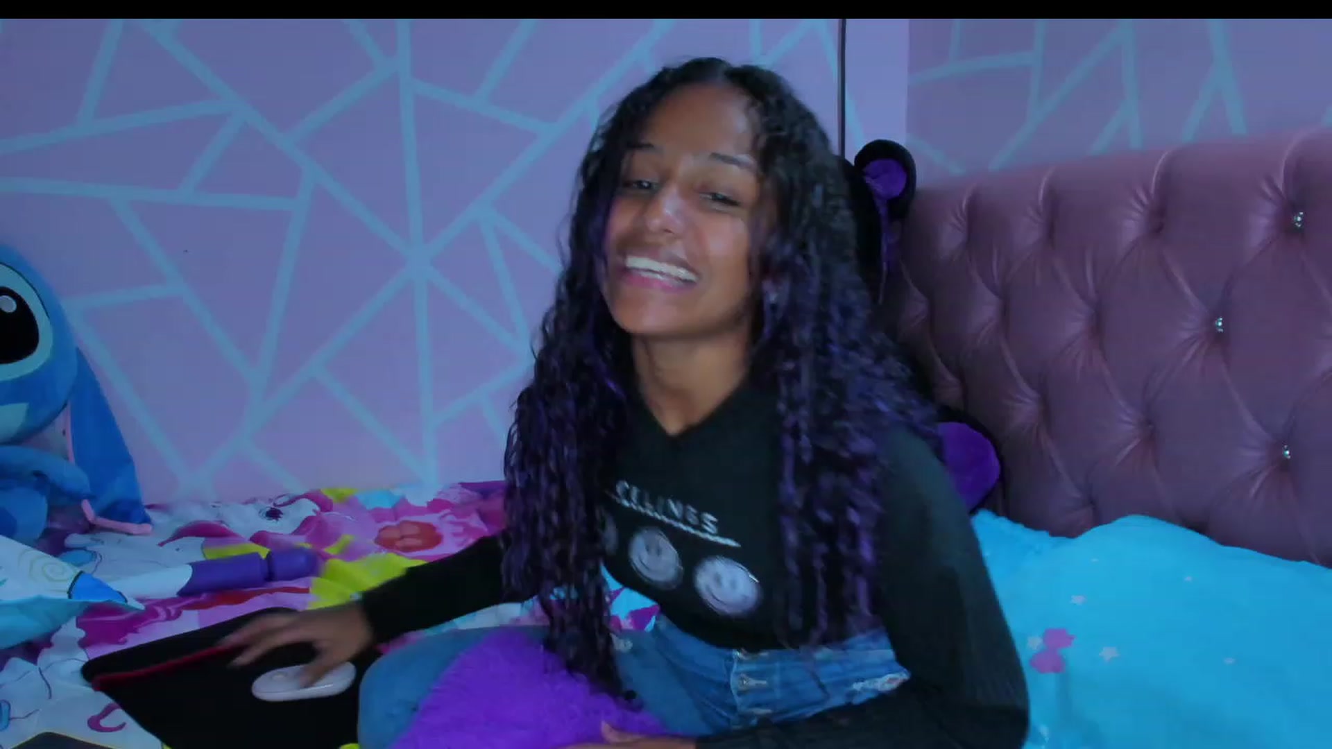 Gallery image thumbnail from Violet_Fit's myfreecams stream on, 05/26/2023, 17:11 image 12 of 20