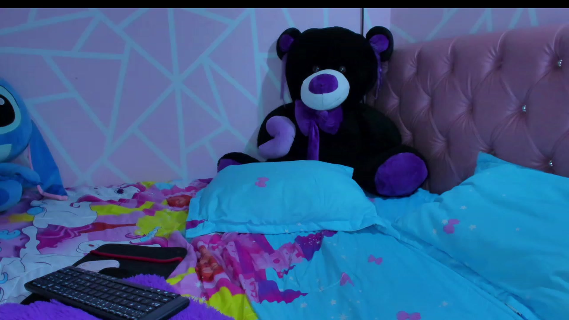 Gallery image thumbnail from Violet_Fit's myfreecams stream on, 05/26/2023, 17:11 image 19 of 20