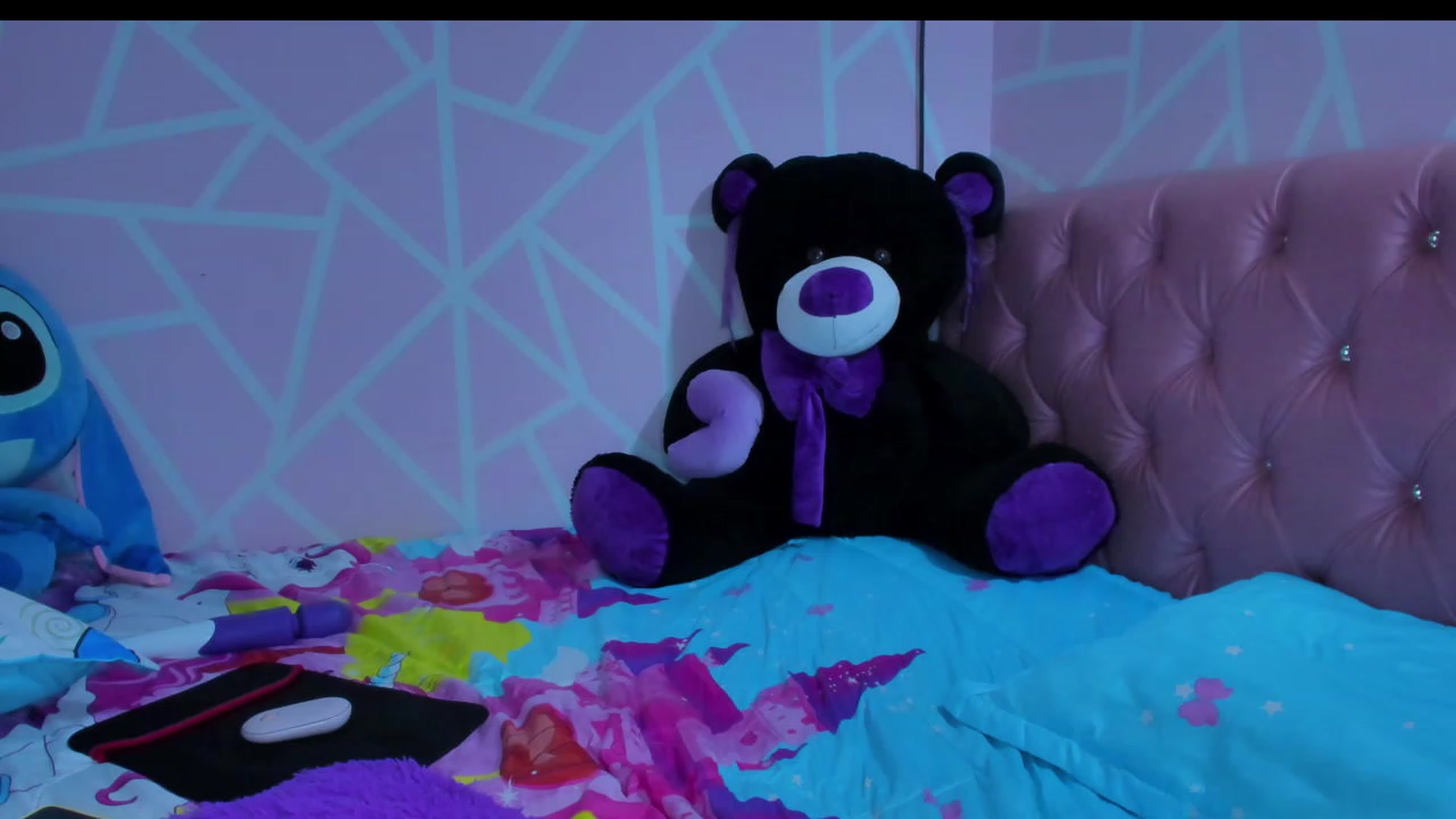 Gallery image thumbnail from Violet_Fit's myfreecams stream on, 05/26/2023, 17:11 image 10 of 20
