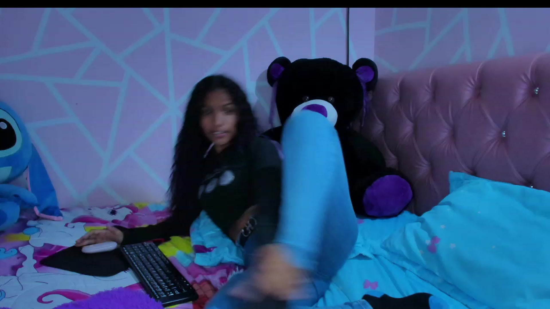 Gallery image thumbnail from Violet_Fit's myfreecams stream on, 05/26/2023, 17:11 image 15 of 20