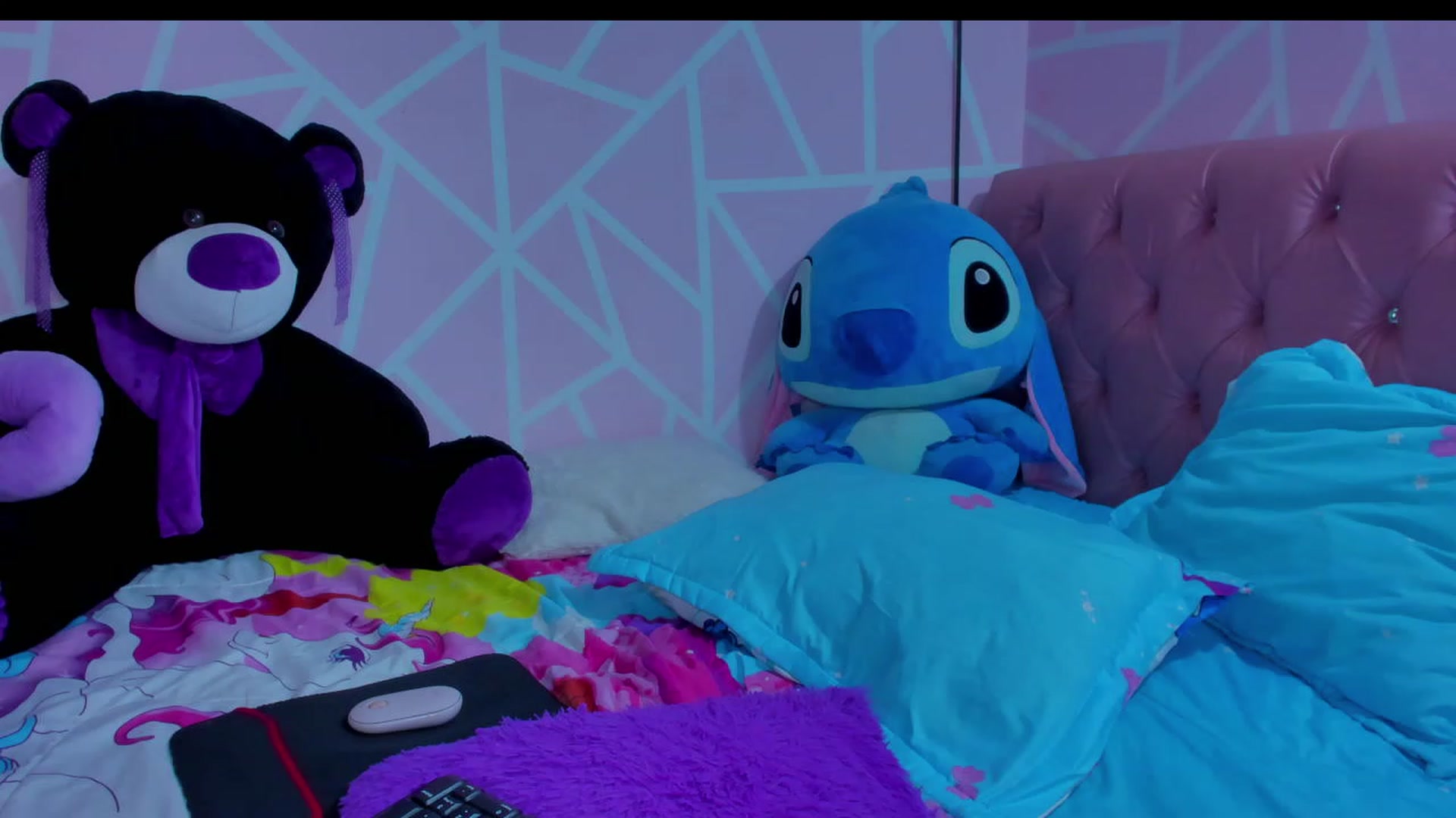 Gallery image thumbnail from Violet_Fit's myfreecams stream on, 06/01/2023, 15:07 image 18 of 20