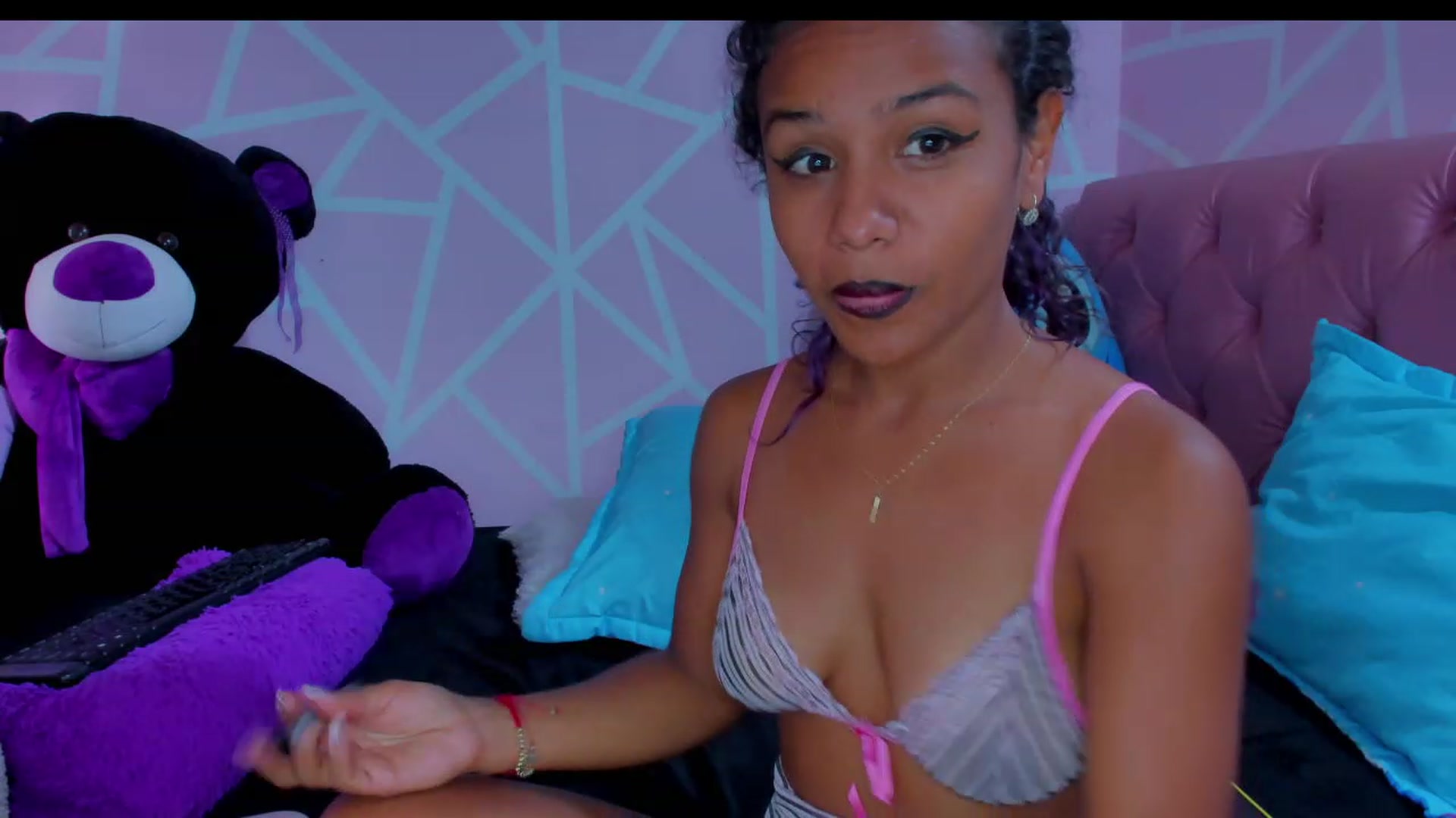 Gallery image thumbnail from Violet_Fit's myfreecams stream on, 06/03/2023, 15:50 image 12 of 20