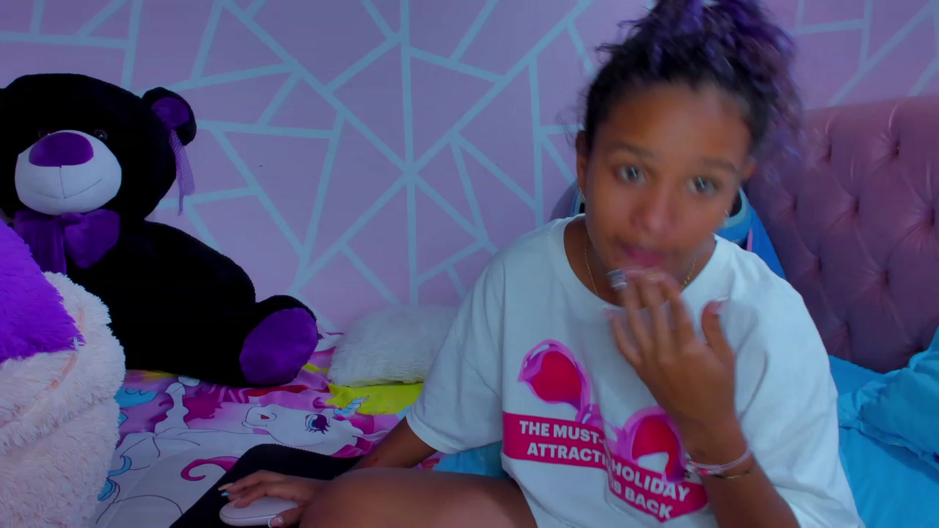 Gallery image thumbnail from Violet_Fit's myfreecams stream on, 06/05/2023, 15:34 image 2 of 20