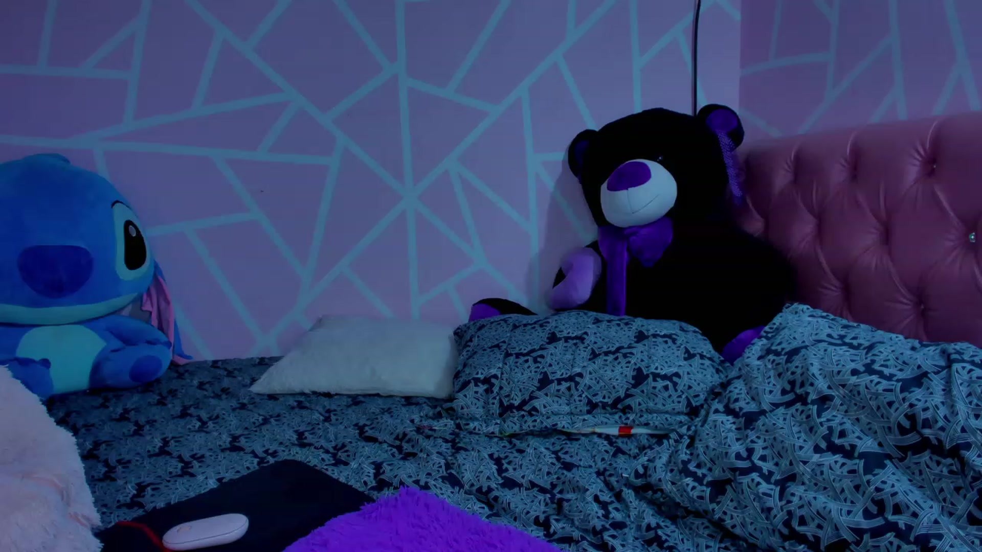 Gallery image thumbnail from Violet_Fit's myfreecams stream on, 06/07/2023, 14:37 image 19 of 20