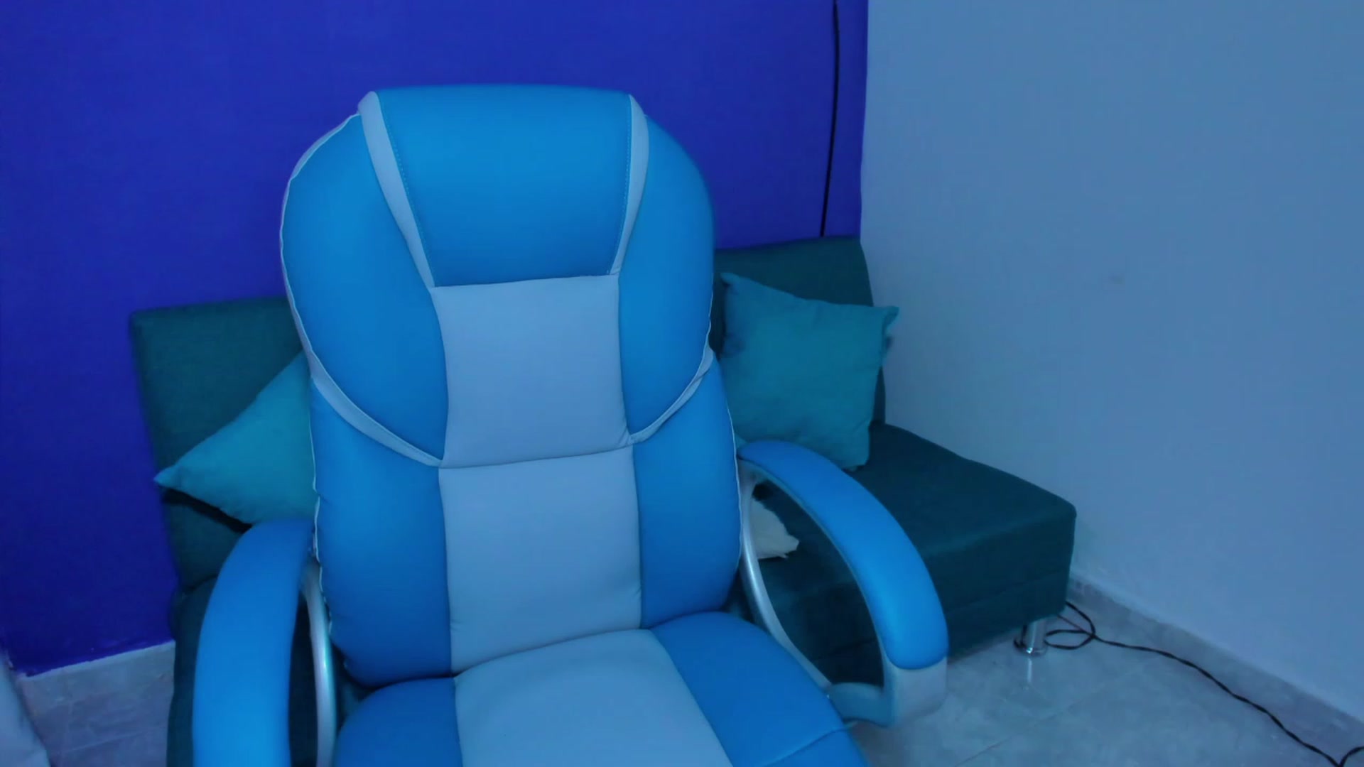 Gallery image thumbnail from Violet_Fit's myfreecams stream on, 07/12/2023, 15:04 image 10 of 20