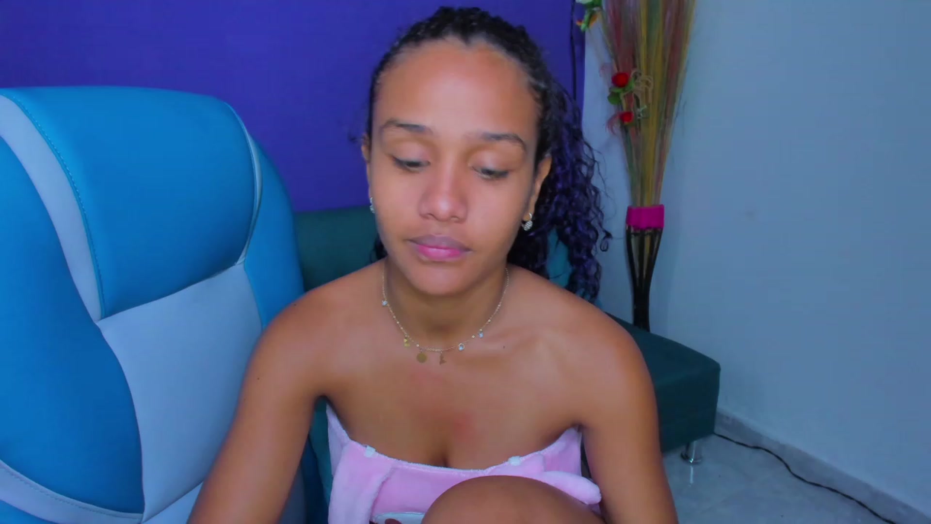 Gallery image thumbnail from Violet_Fit's myfreecams stream on, 07/14/2023, 14:25 image 3 of 20