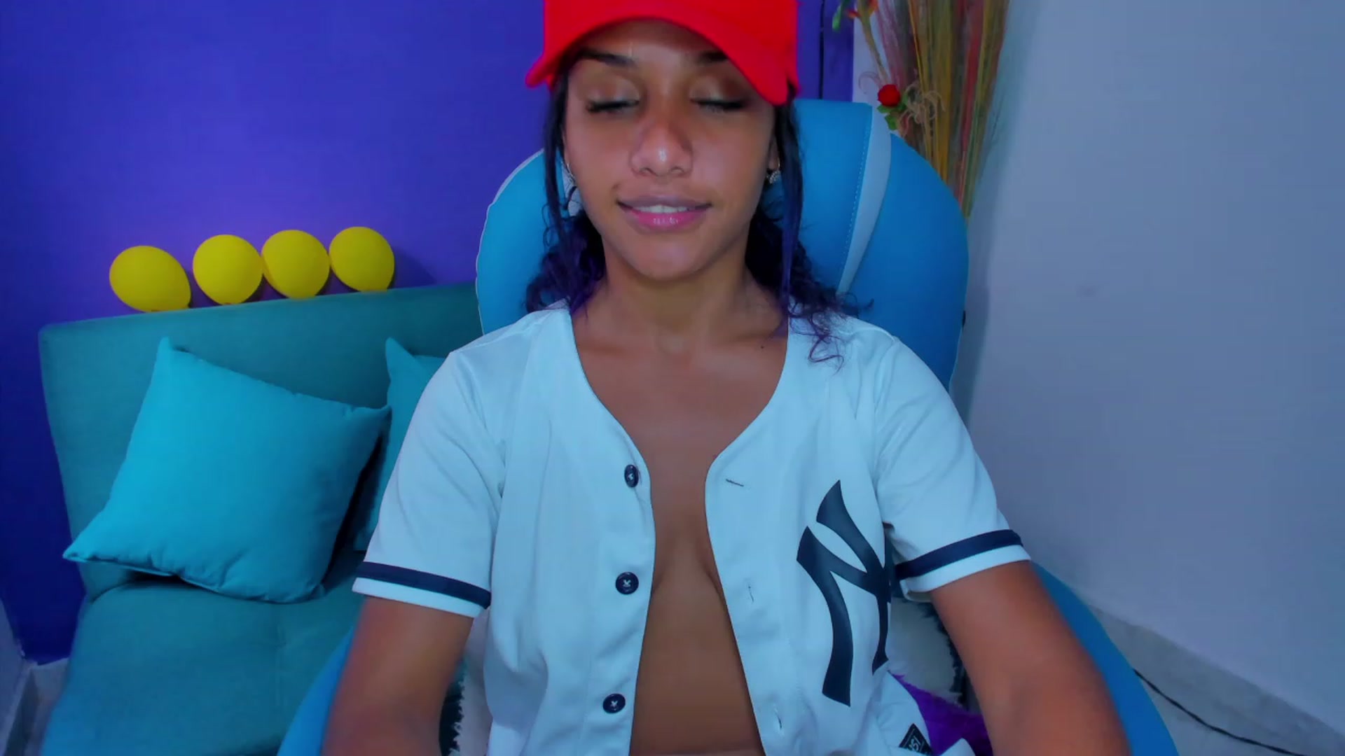 Gallery image thumbnail from Violet_Fit's myfreecams stream on, 07/26/2023, 15:21 image 3 of 20