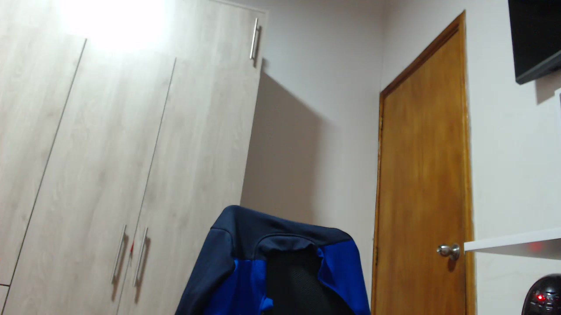 Gallery image thumbnail from Violet_Mart's myfreecams stream on, 03/19/2024, 01:35 image 18 of 20