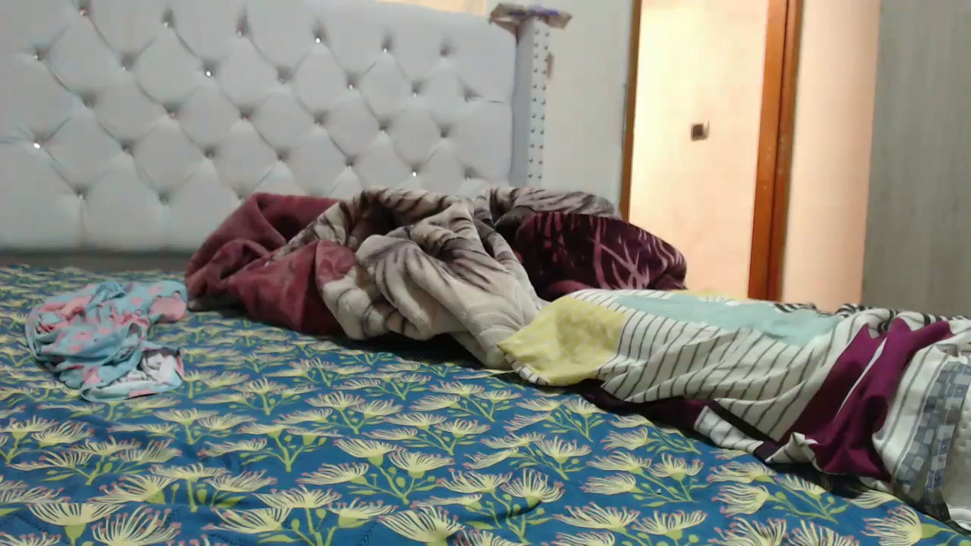 Gallery image thumbnail from Violet_Mart's myfreecams stream on, 04/02/2024, 12:19 image 16 of 20