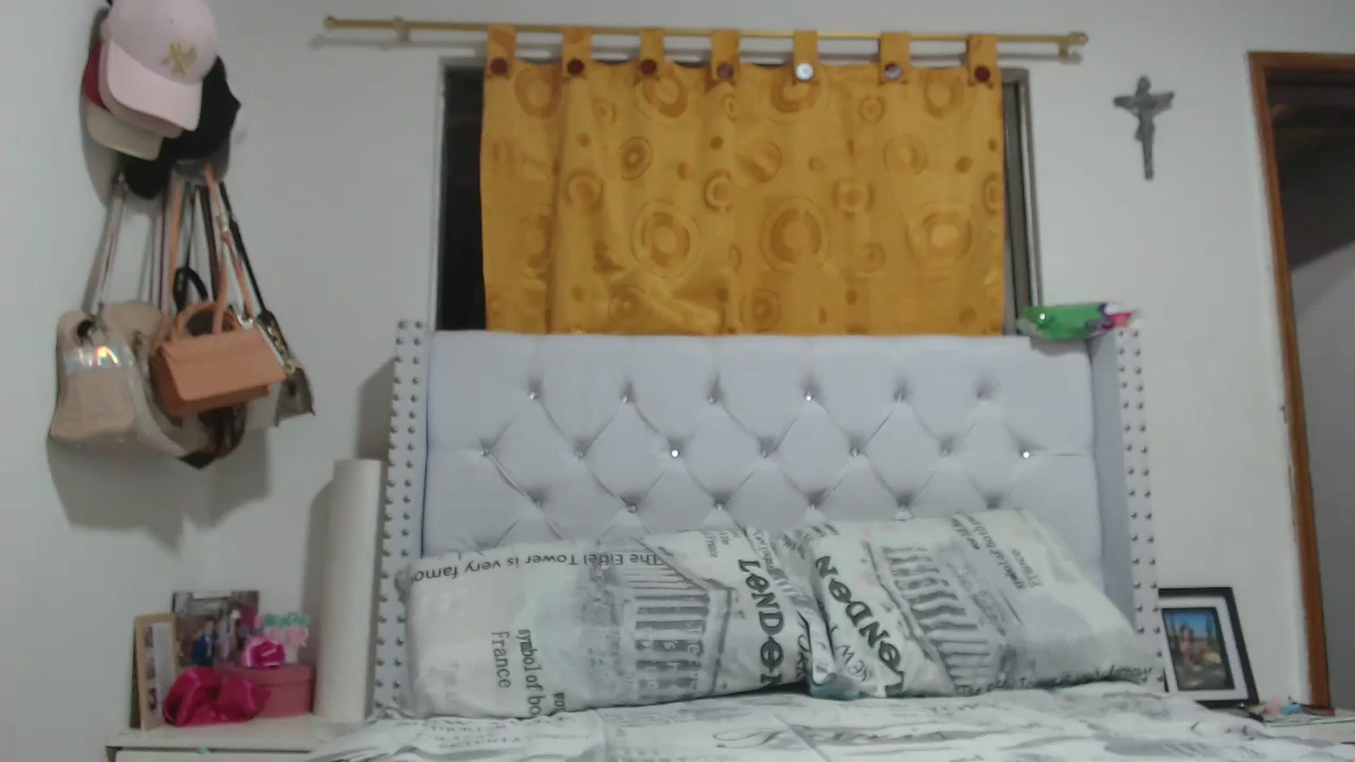 Gallery image thumbnail from Violet_Mart's myfreecams stream on, 07/11/2024, 04:33 image 4 of 20