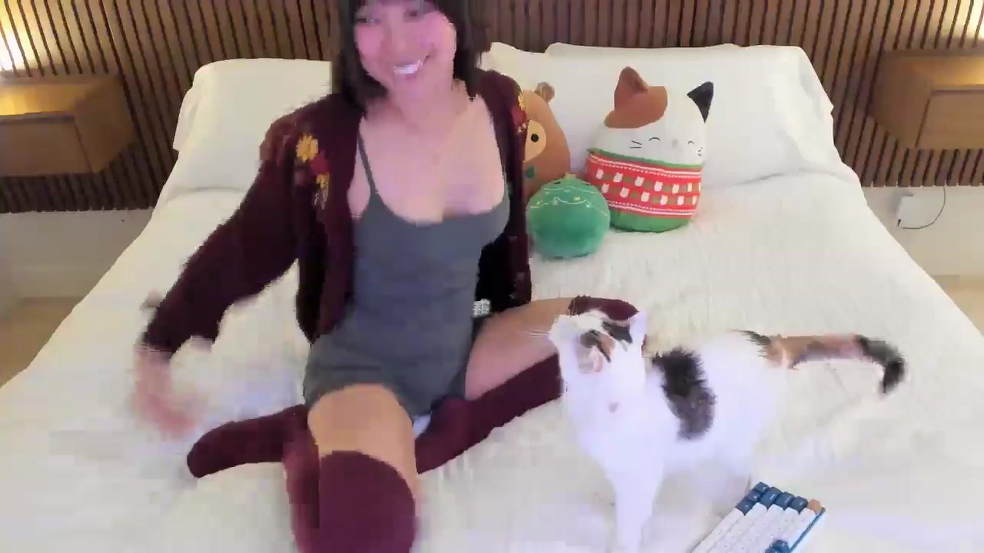 Gallery image thumbnail from Violet__'s myfreecams stream on, 12/08/2025, 24:47 image 7 of 20