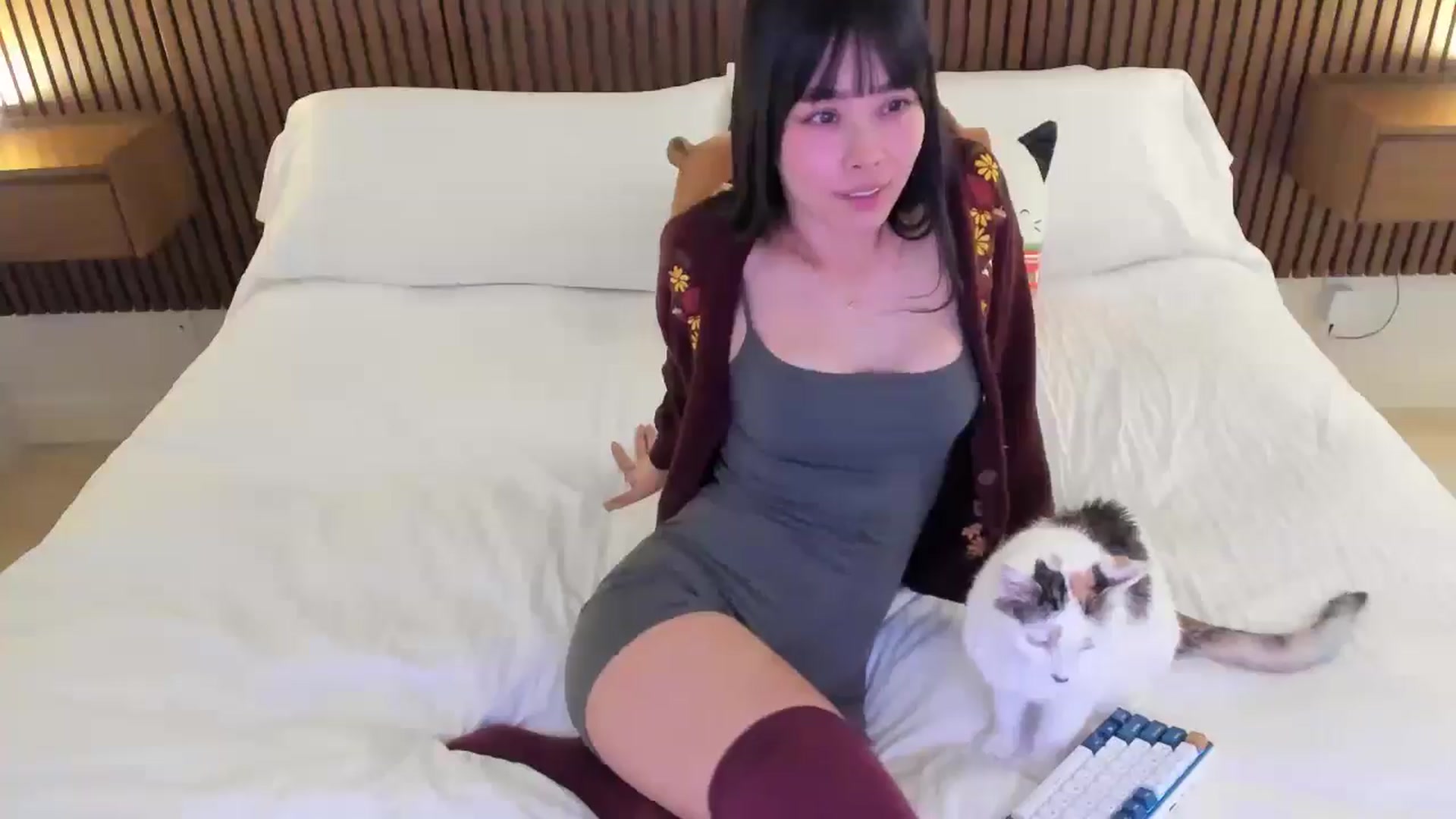 Gallery image thumbnail from Violet__'s myfreecams stream on, 12/08/2025, 24:47 image 10 of 20