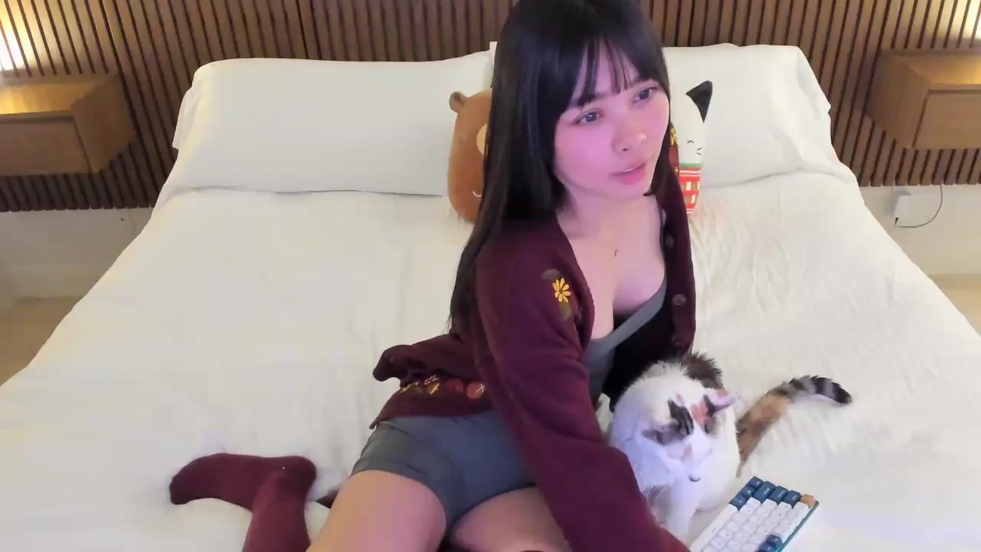 Gallery image thumbnail from Violet__'s myfreecams stream on, 12/08/2025, 24:47 image 8 of 20