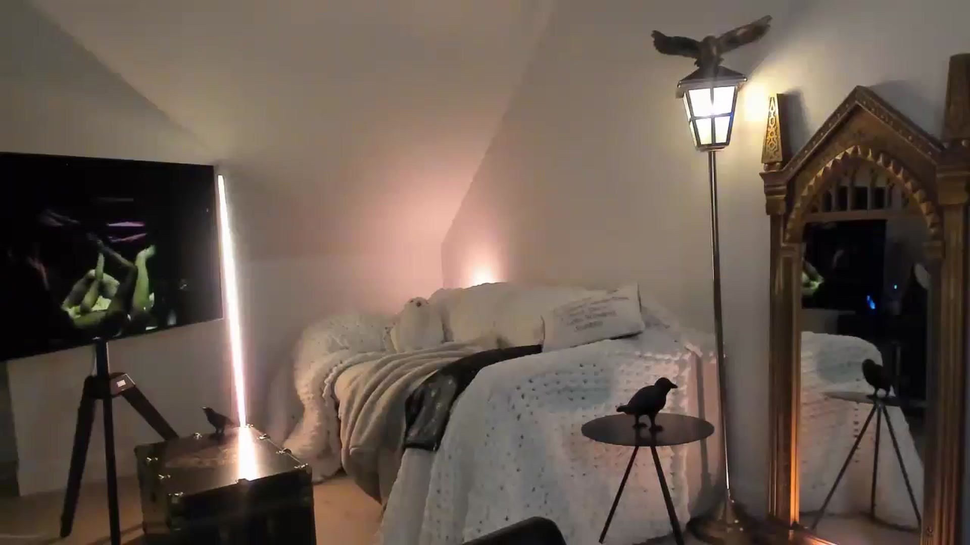 Gallery image thumbnail from Violet__'s myfreecams stream on, 01/01/2026, 06:04 image 12 of 20