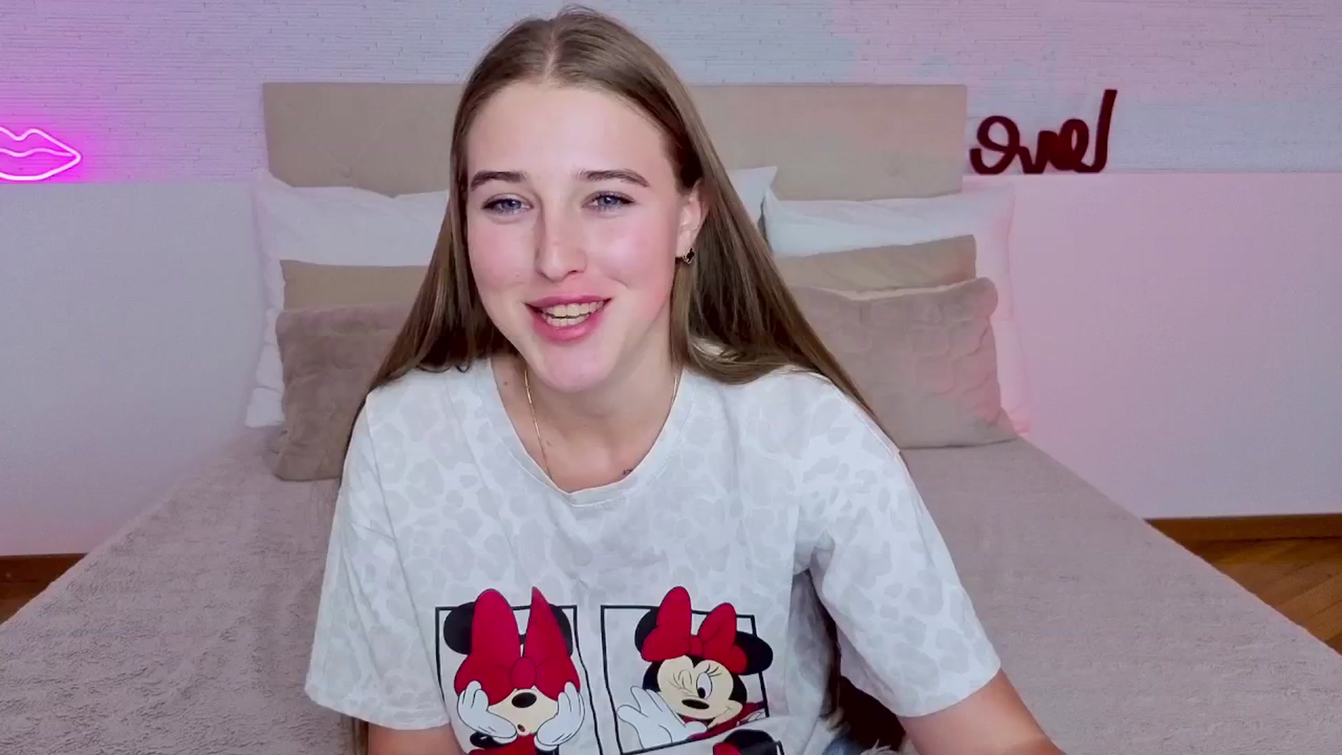 Gallery image thumbnail from Violeta_blush's myfreecams stream on, 08/07/2025, 10:11 image 3 of 20