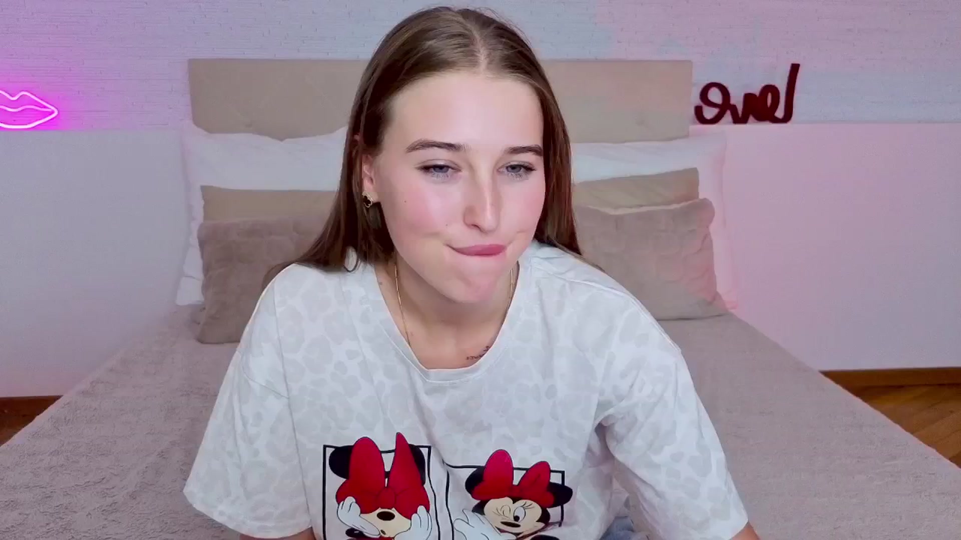 Gallery image thumbnail from Violeta_blush's myfreecams stream on, 08/07/2025, 10:11 image 5 of 20
