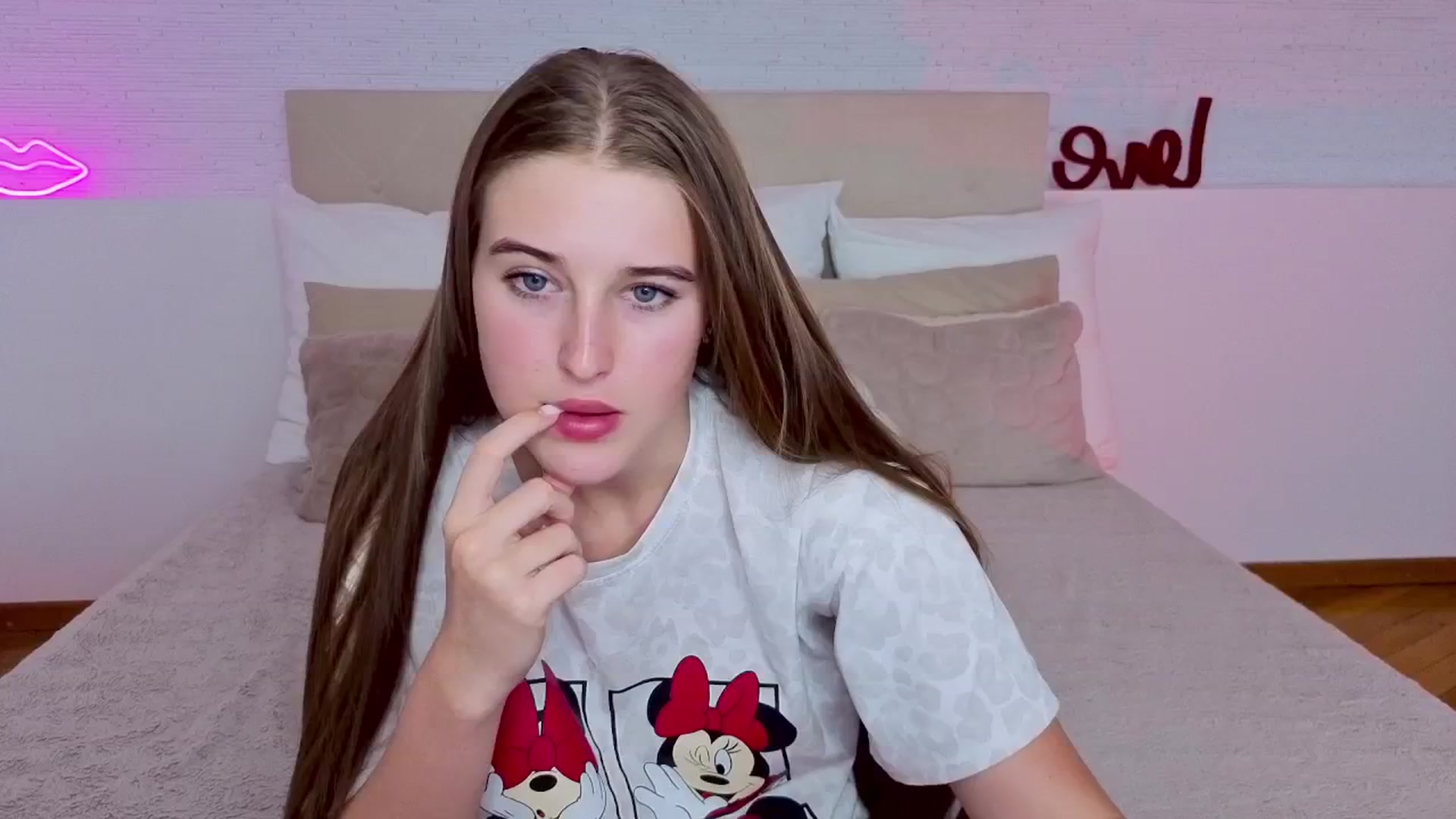 Gallery image thumbnail from Violeta_blush's myfreecams stream on, 08/07/2025, 10:11 image 11 of 20