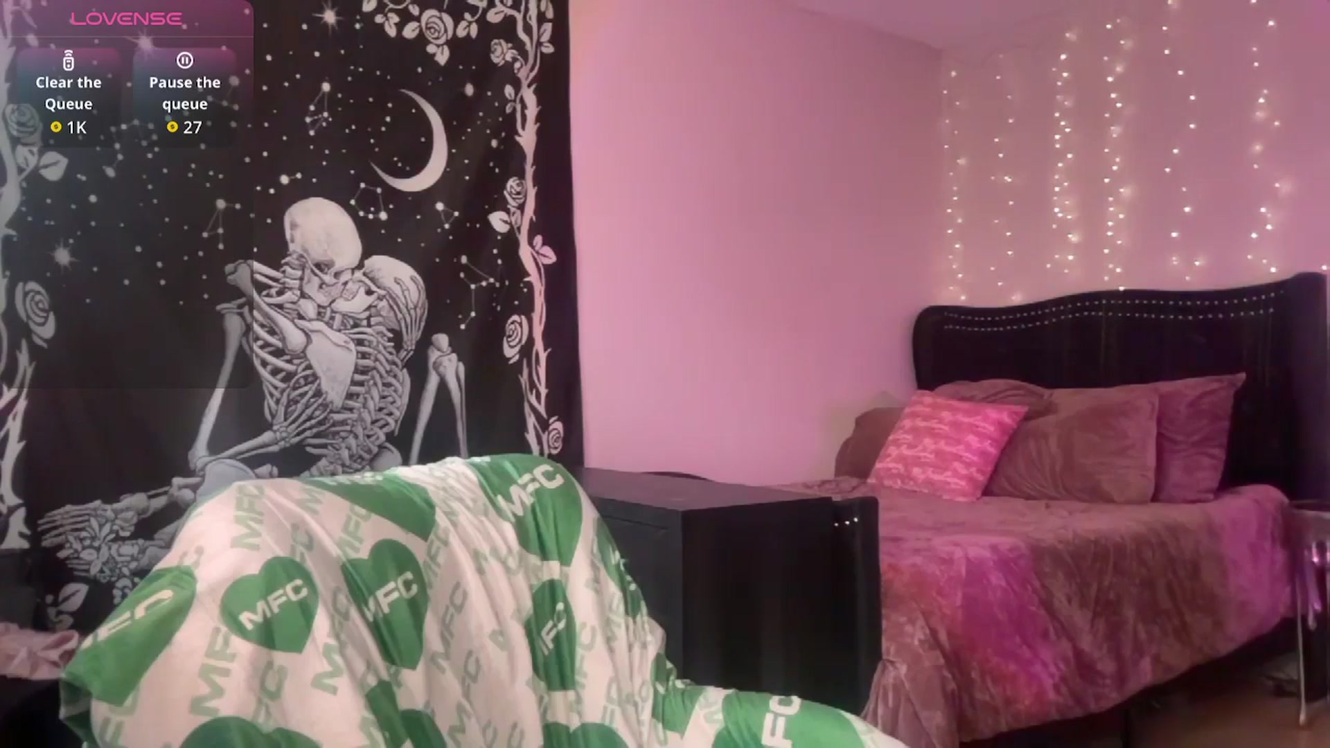 Gallery image thumbnail from Violetfoxx's myfreecams stream on, 05/02/2026, 11:33 image 15 of 20