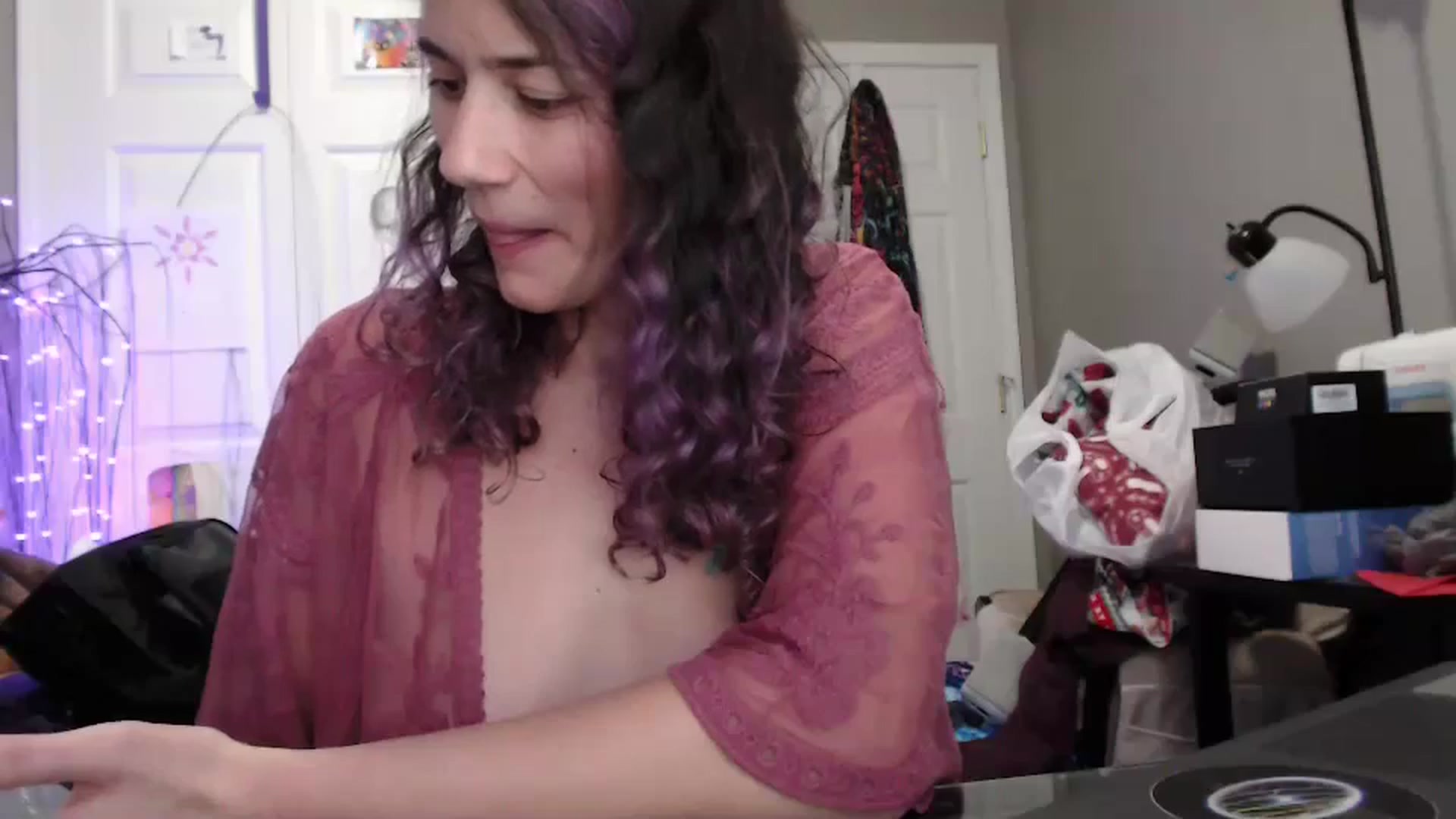 Gallery image thumbnail from Violethooper1's myfreecams stream on, 01/06/2025, 20:29 image 8 of 20